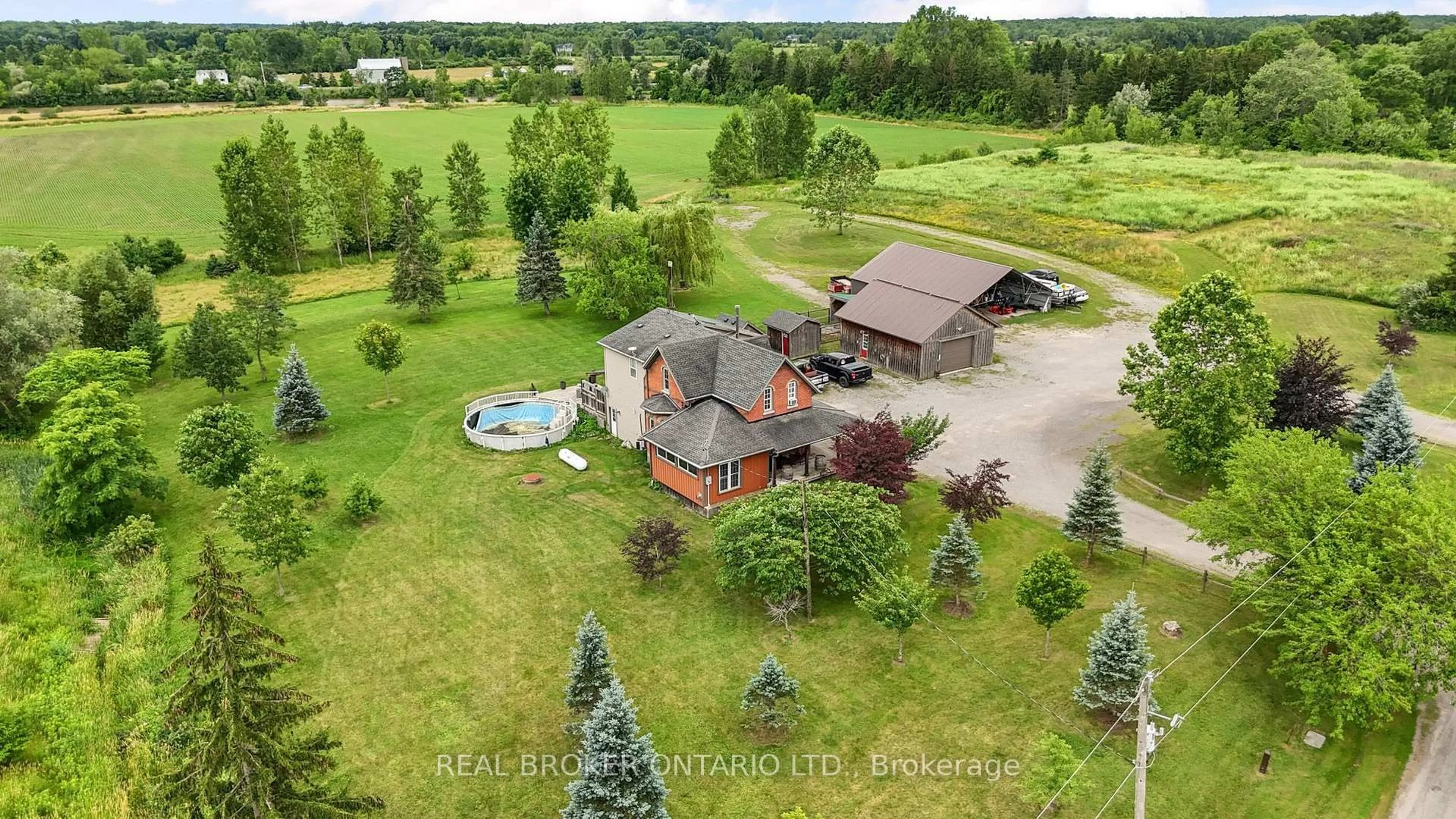 A pic from outside/outdoor area/front of a property/back of a property/a pic from drone, water/lake/river/ocean view for 118 River Rd, Pelham Ontario L0S 1C0