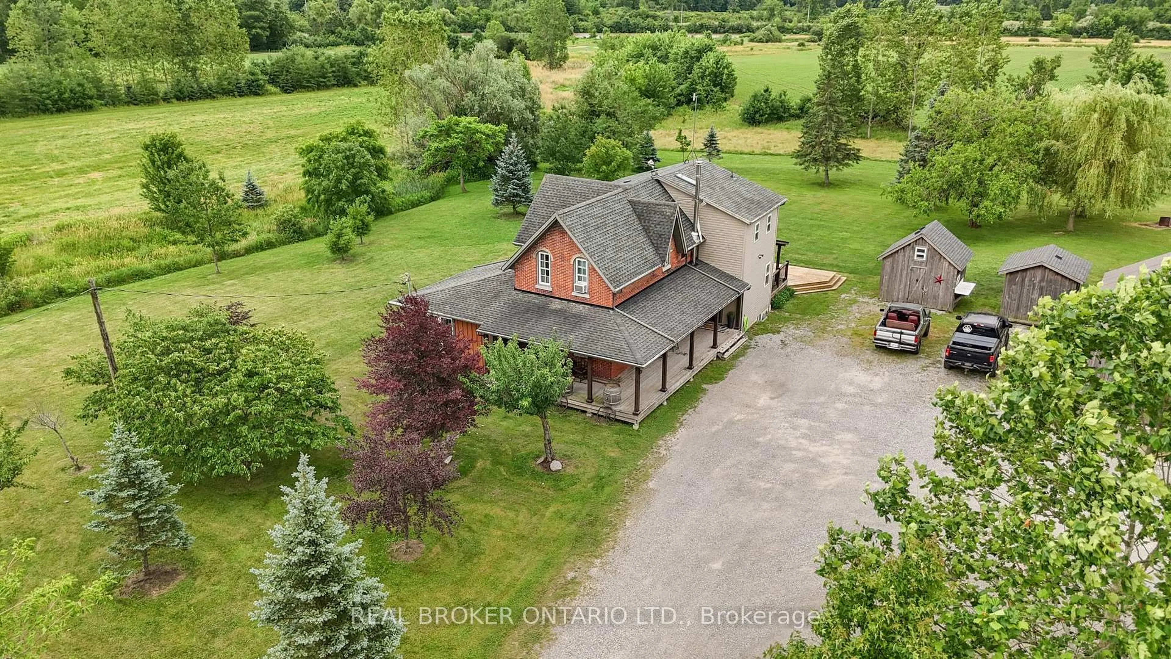 A pic from outside/outdoor area/front of a property/back of a property/a pic from drone, building for 118 River Rd, Pelham Ontario L0S 1C0
