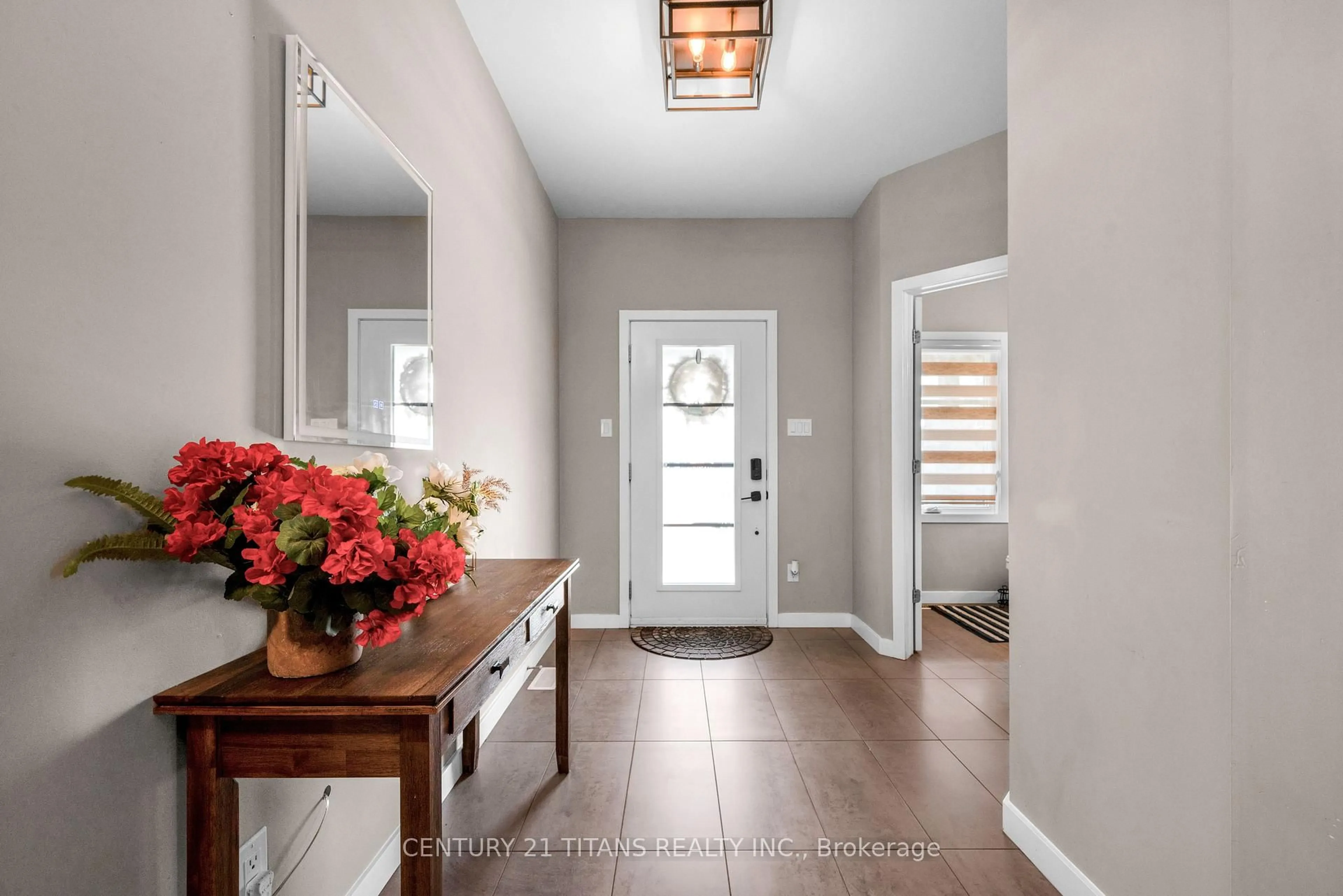 Indoor entryway for 54 Granite St, Clarence-Rockland Ontario K4K 0H8