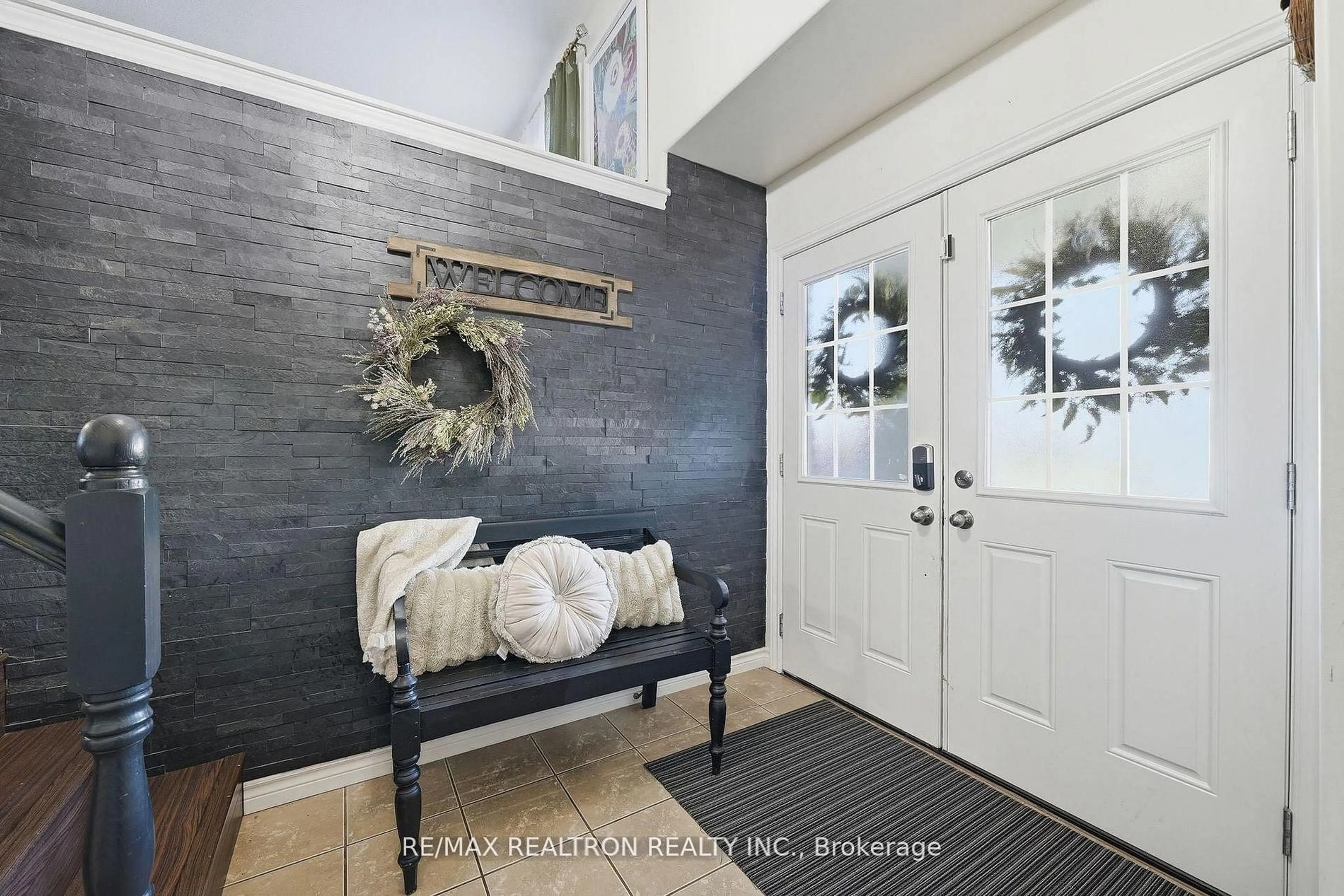 Indoor entryway for 50 Ridgeview Lane, Trenton Ontario K8V 5P8