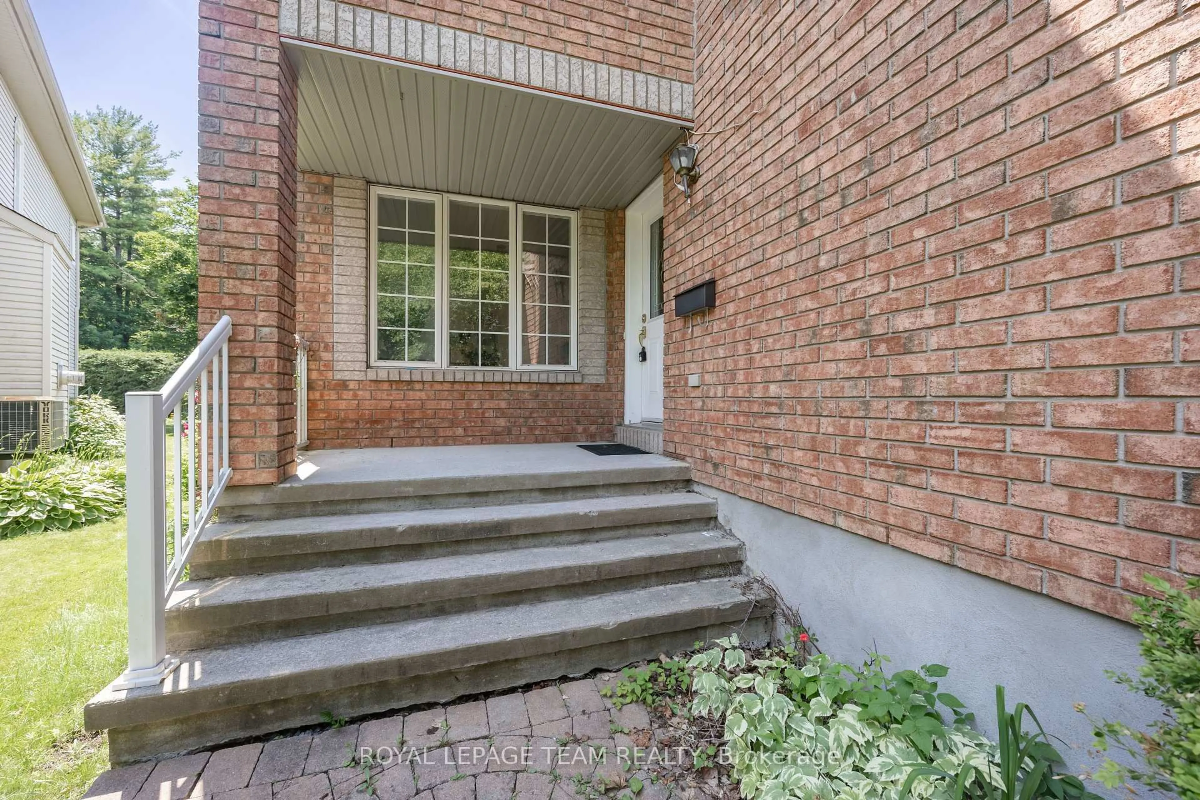 Unknown for 29 Keno Way, Kanata Ontario K2T 1H3