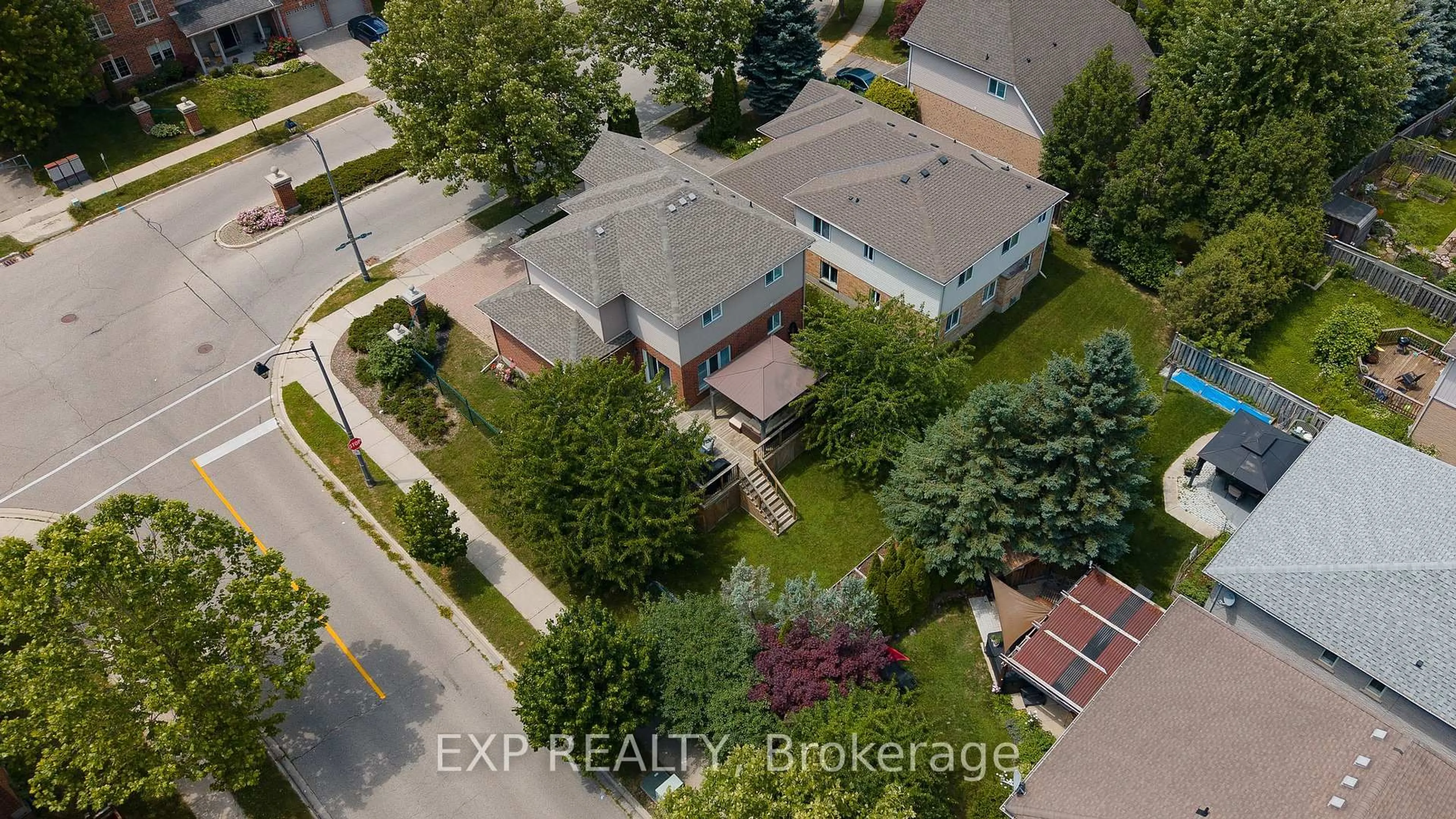 A pic from outside/outdoor area/front of a property/back of a property/a pic from drone, city buildings view from balcony for 620 Munich Circ, Waterloo Ontario N2V 2L6