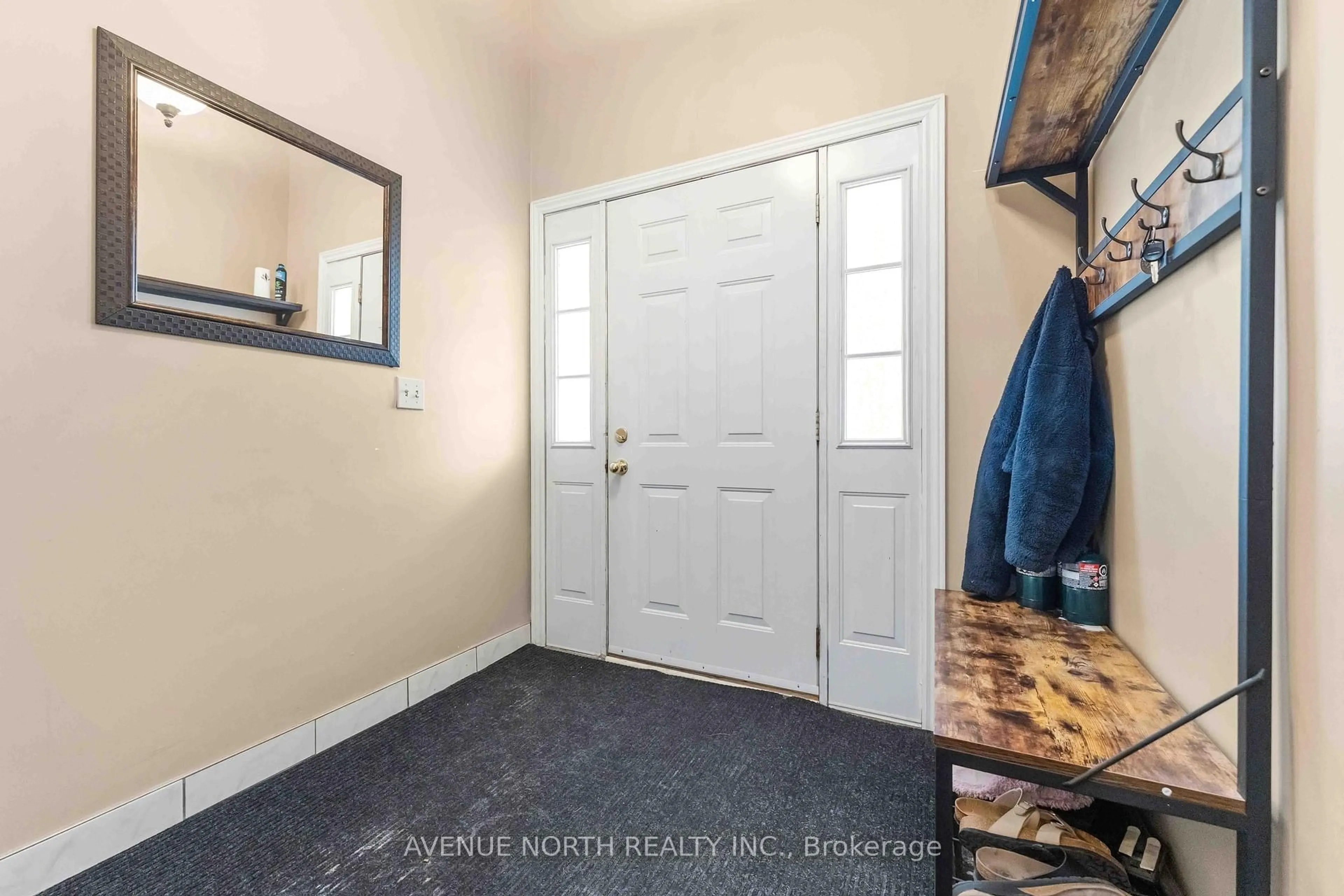 Indoor entryway for 6803 Barsona Pl, Ottawa Ontario K1C 1J2