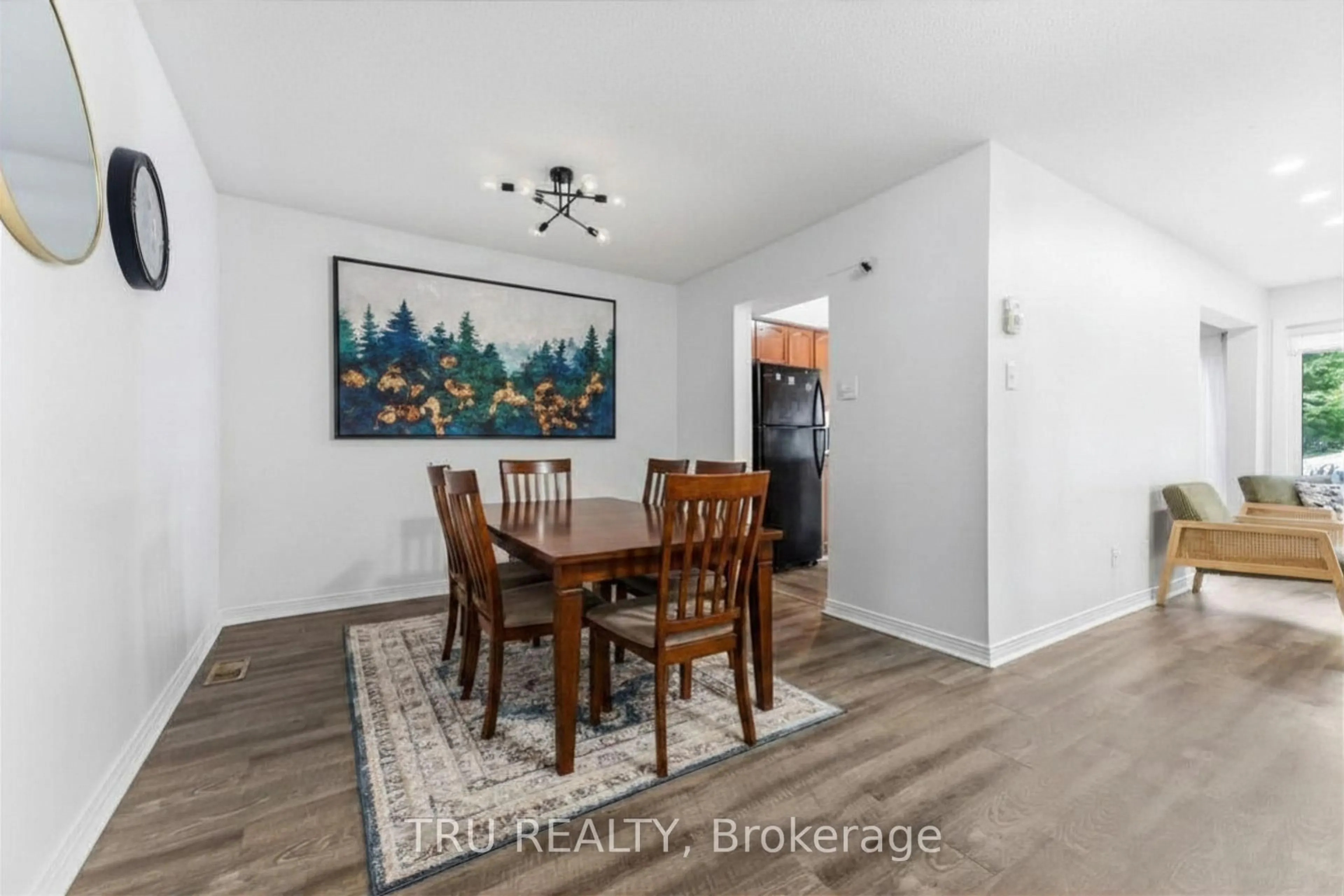 Dining room, wood/laminate floor for 43 Kathleen Cres, Stittsville Ontario K2S 1L5
