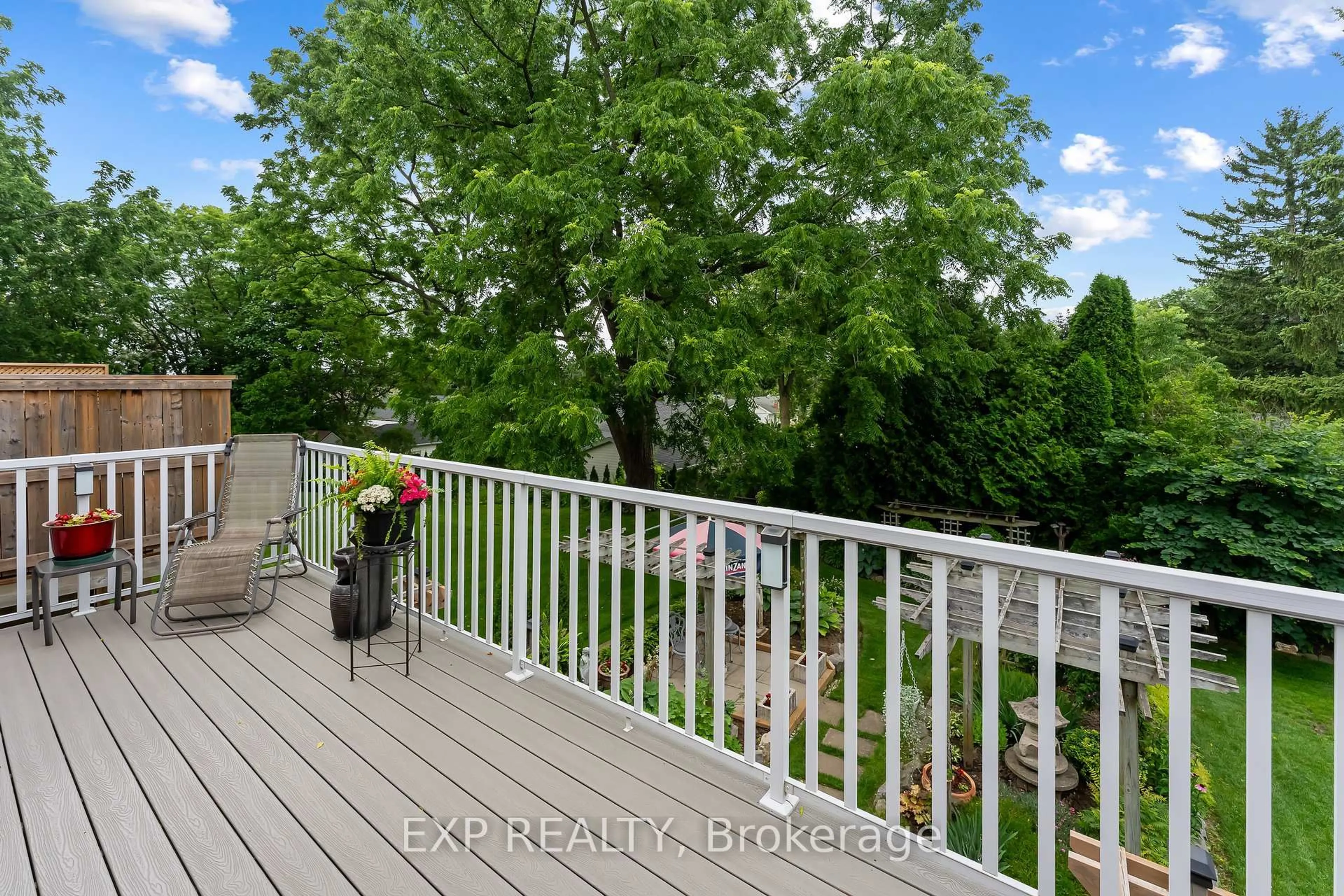 Patio, unknown for 9 KINSMAN Crt, Pelham Ontario L0S 1E3