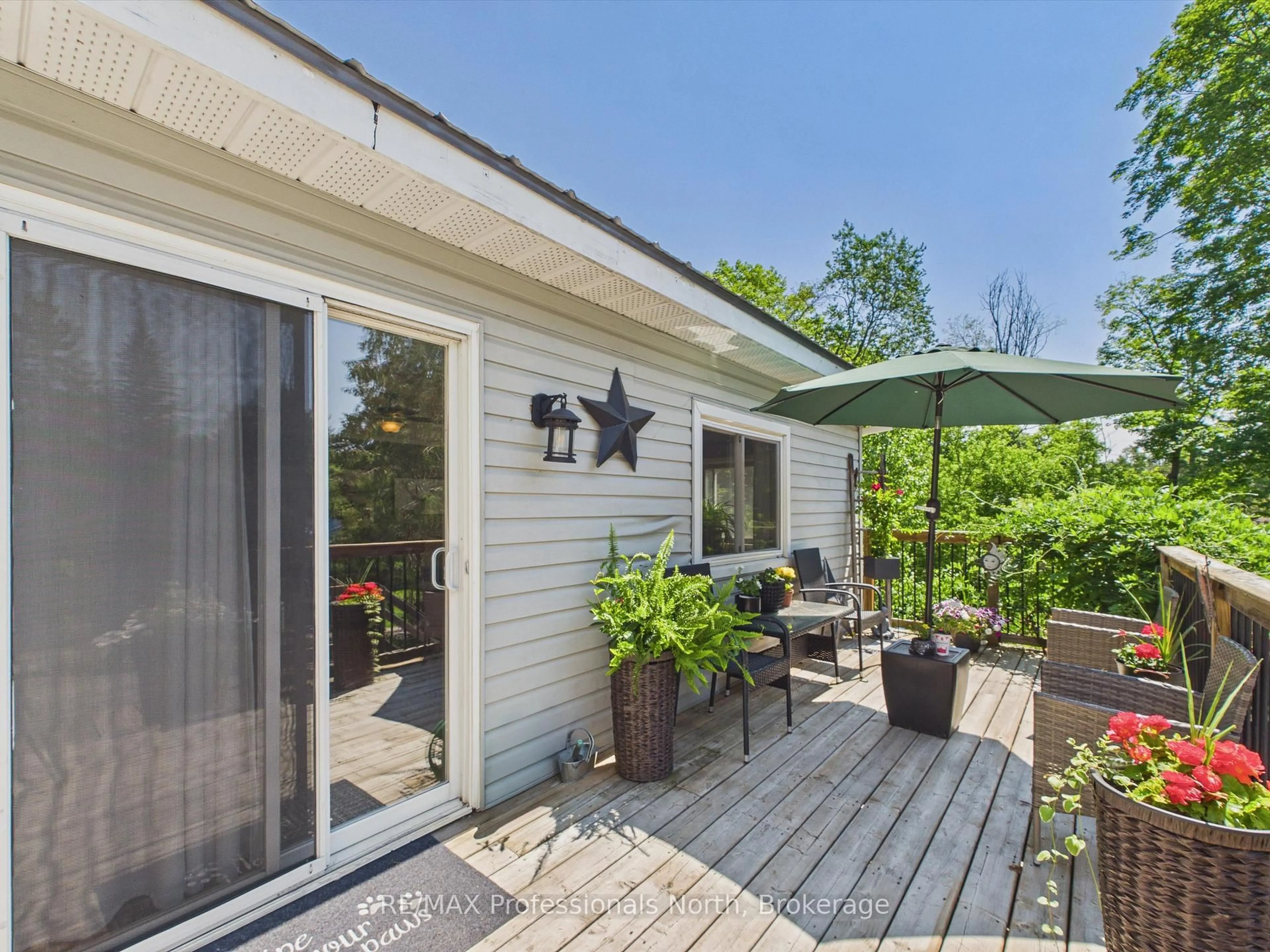 Patio, street for 36 EDWARD St, Bracebridge Ontario P1L 1H5