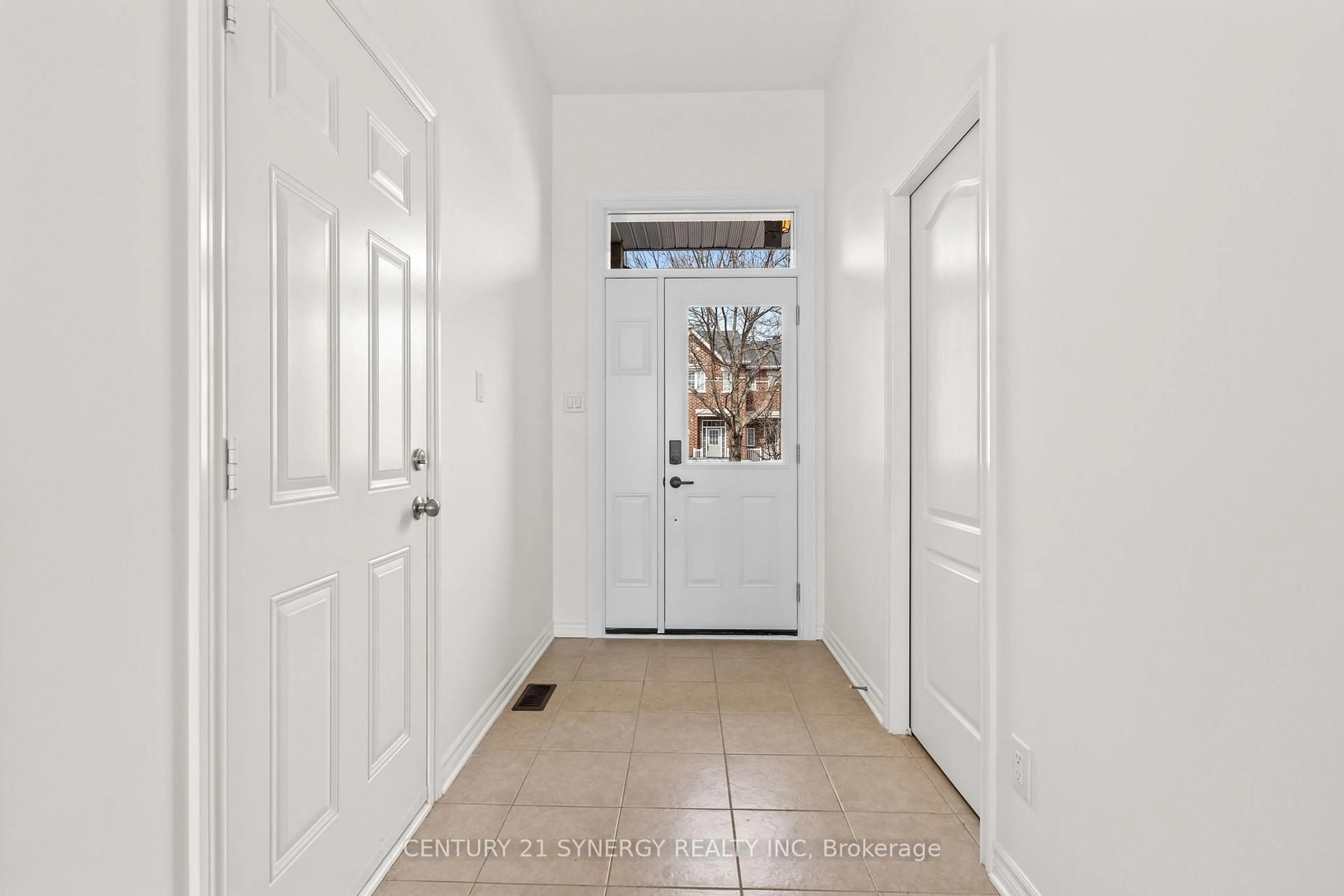 Indoor entryway for 430 Foxhall Way, Ottawa Ontario K2M 0G1