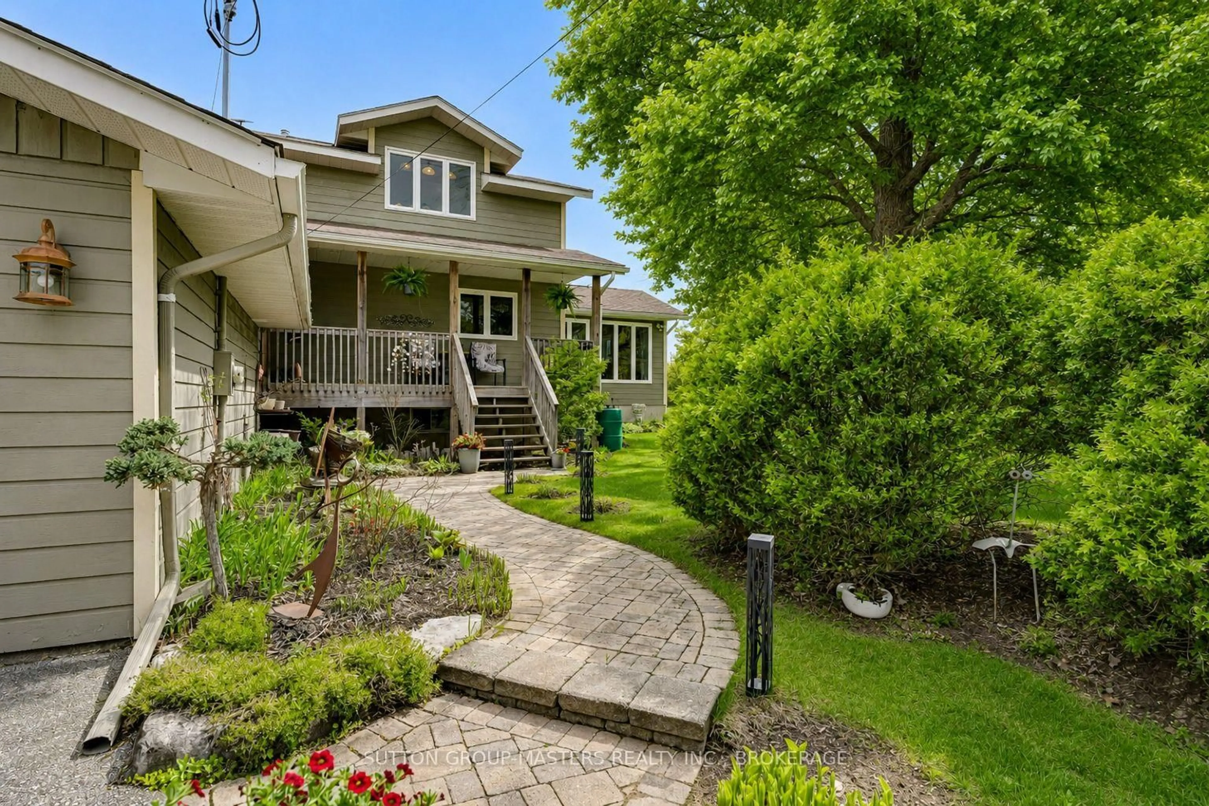 Patio, street for 466 Colebrook Rd, Yarker Ontario K0K 3N0