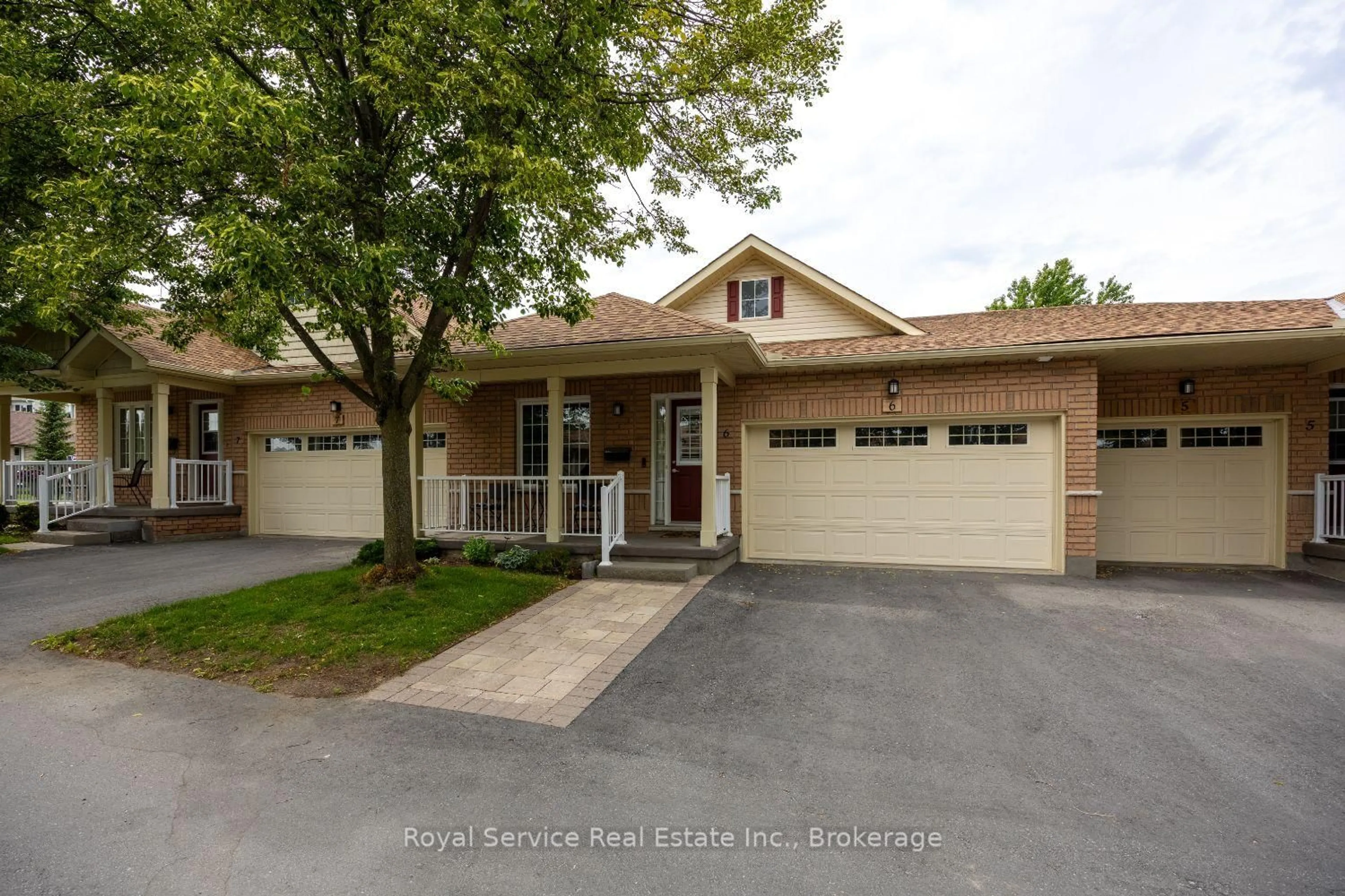 Unknown for 877 Wentworth St #6, Peterborough Ontario K9J 8R7