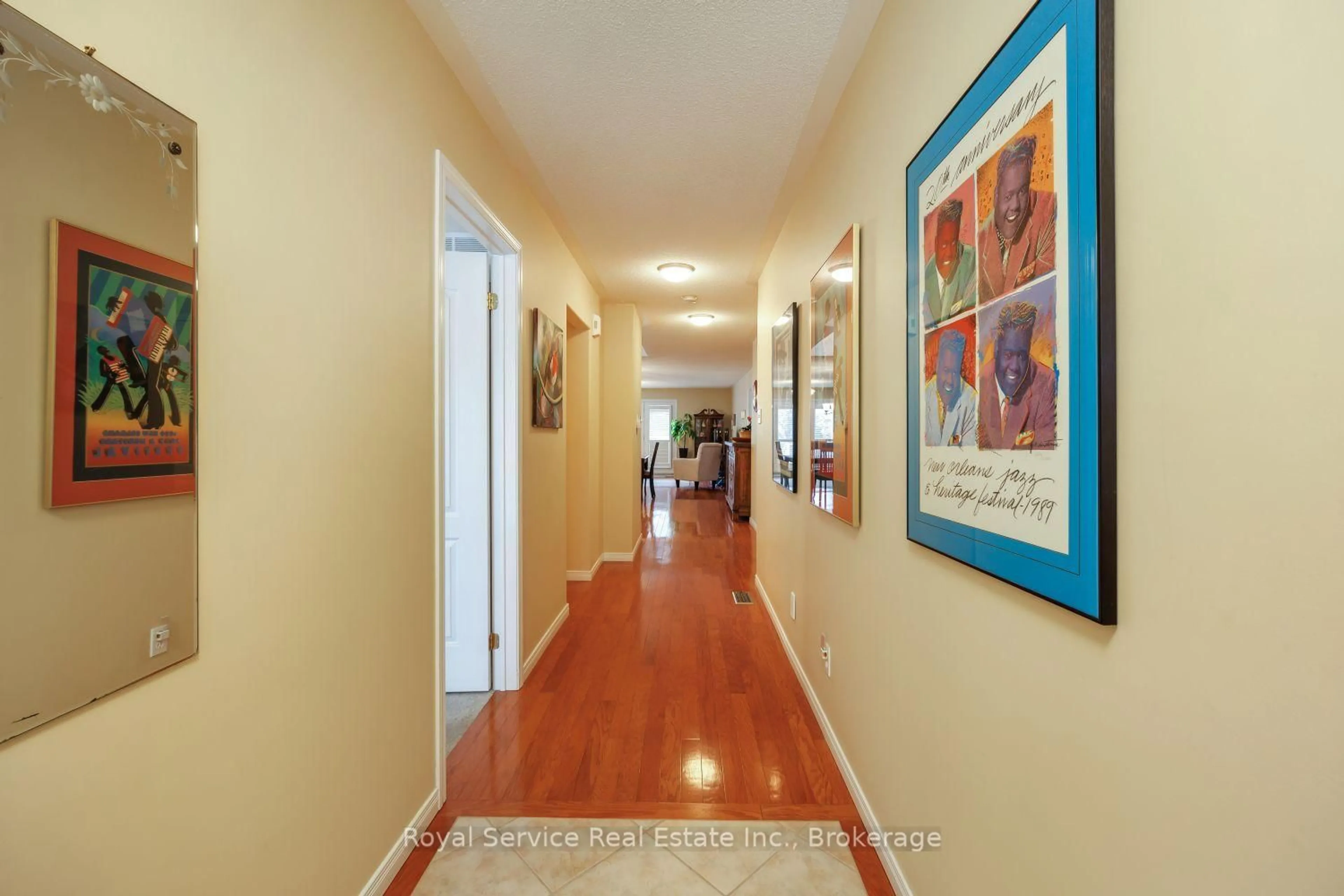 Indoor foyer for 877 Wentworth St #6, Peterborough Ontario K9J 8R7