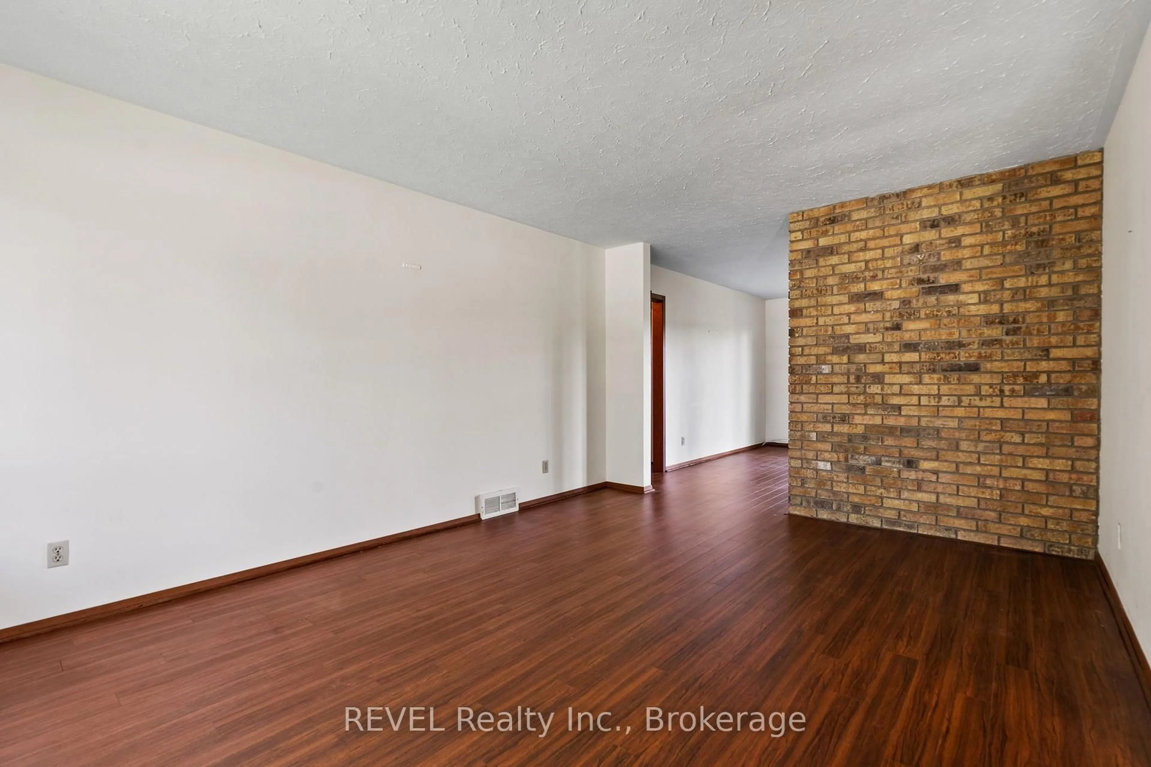 A pic of a room for 4198 Regent Crt, Lincoln Ontario L3J 0N4