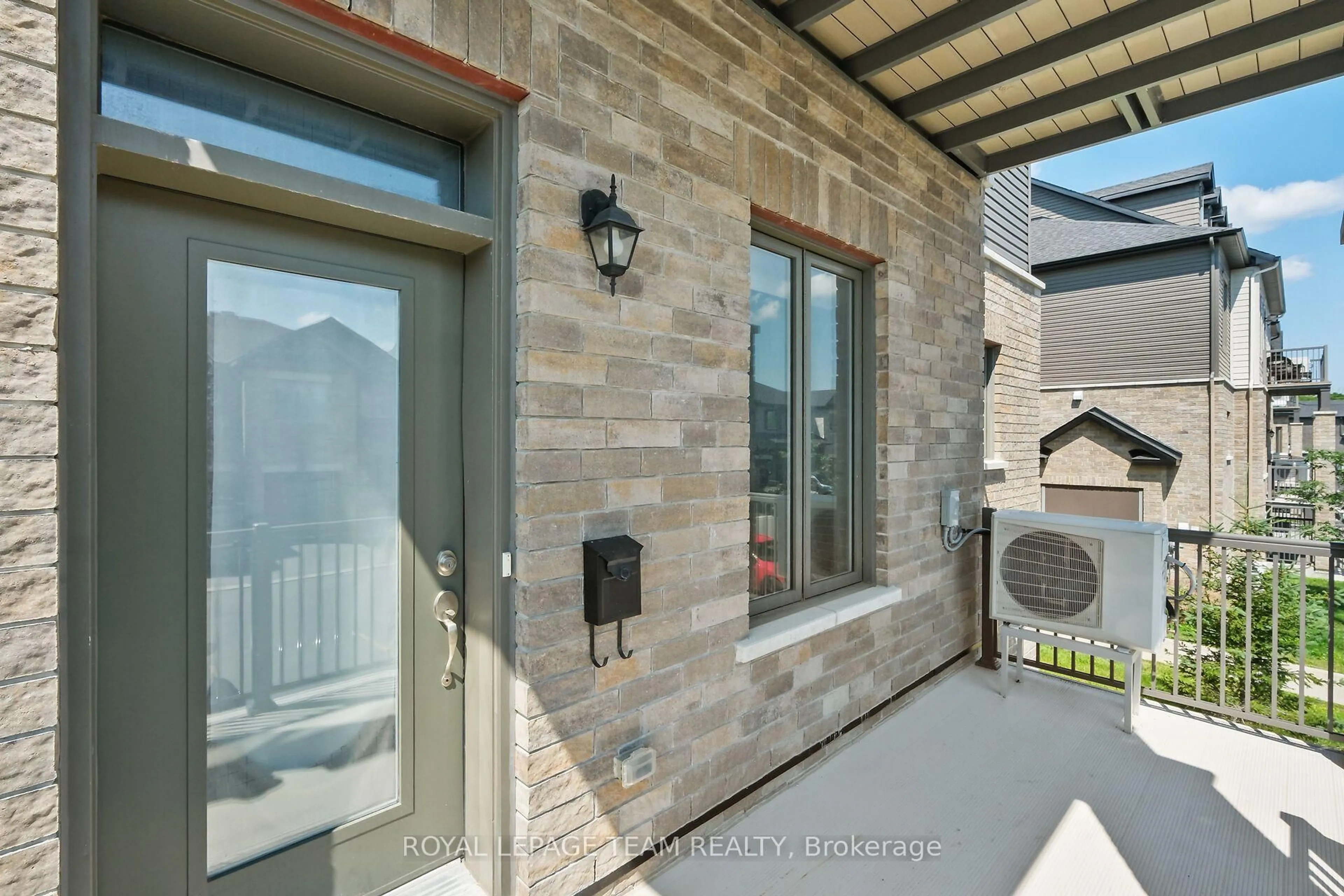 Unknown for 725 Dearborn Private #F, Ottawa Ontario K1T 0W4