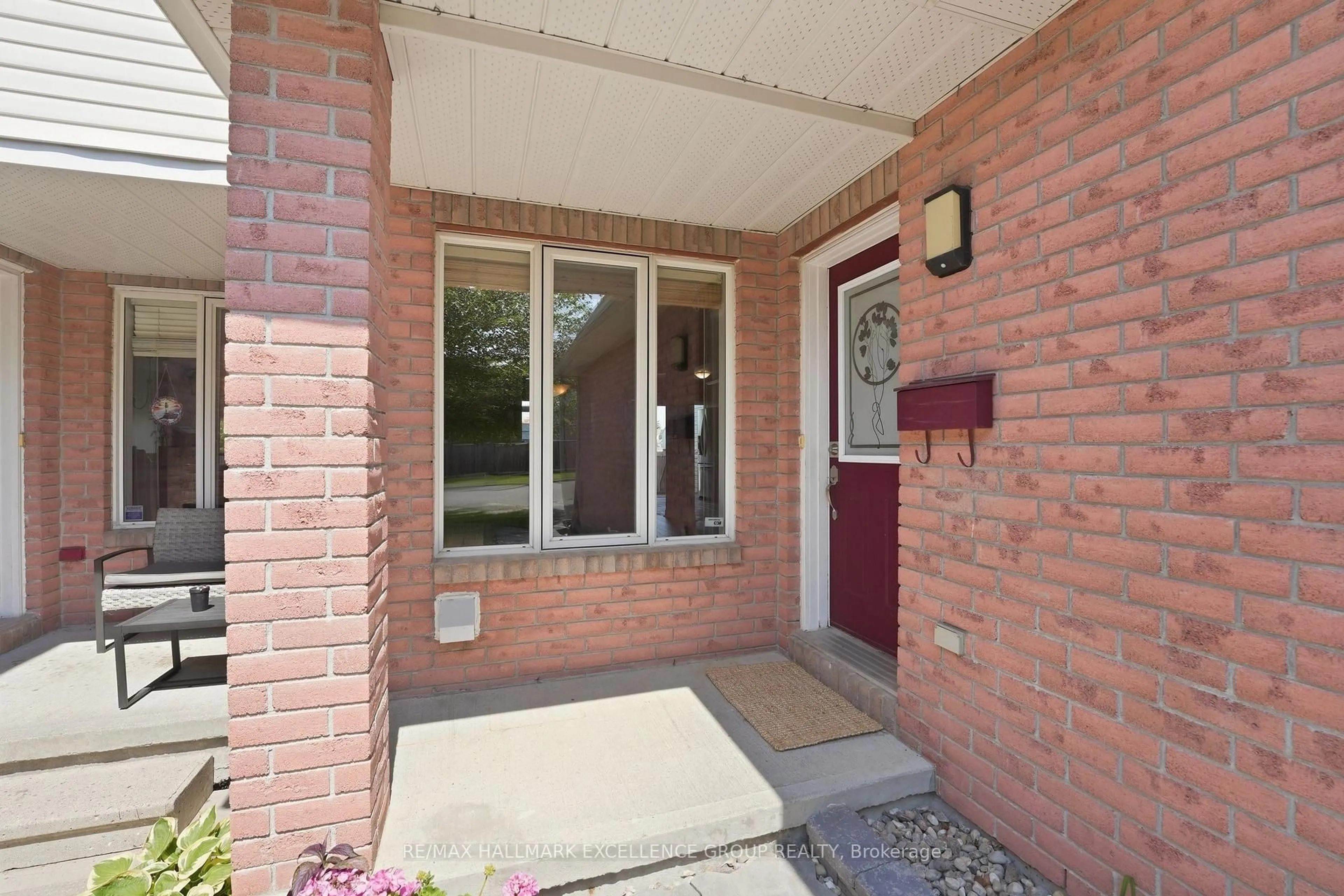 Indoor entryway for 887 Nesting Way, Ottawa Ontario K4A 3X3