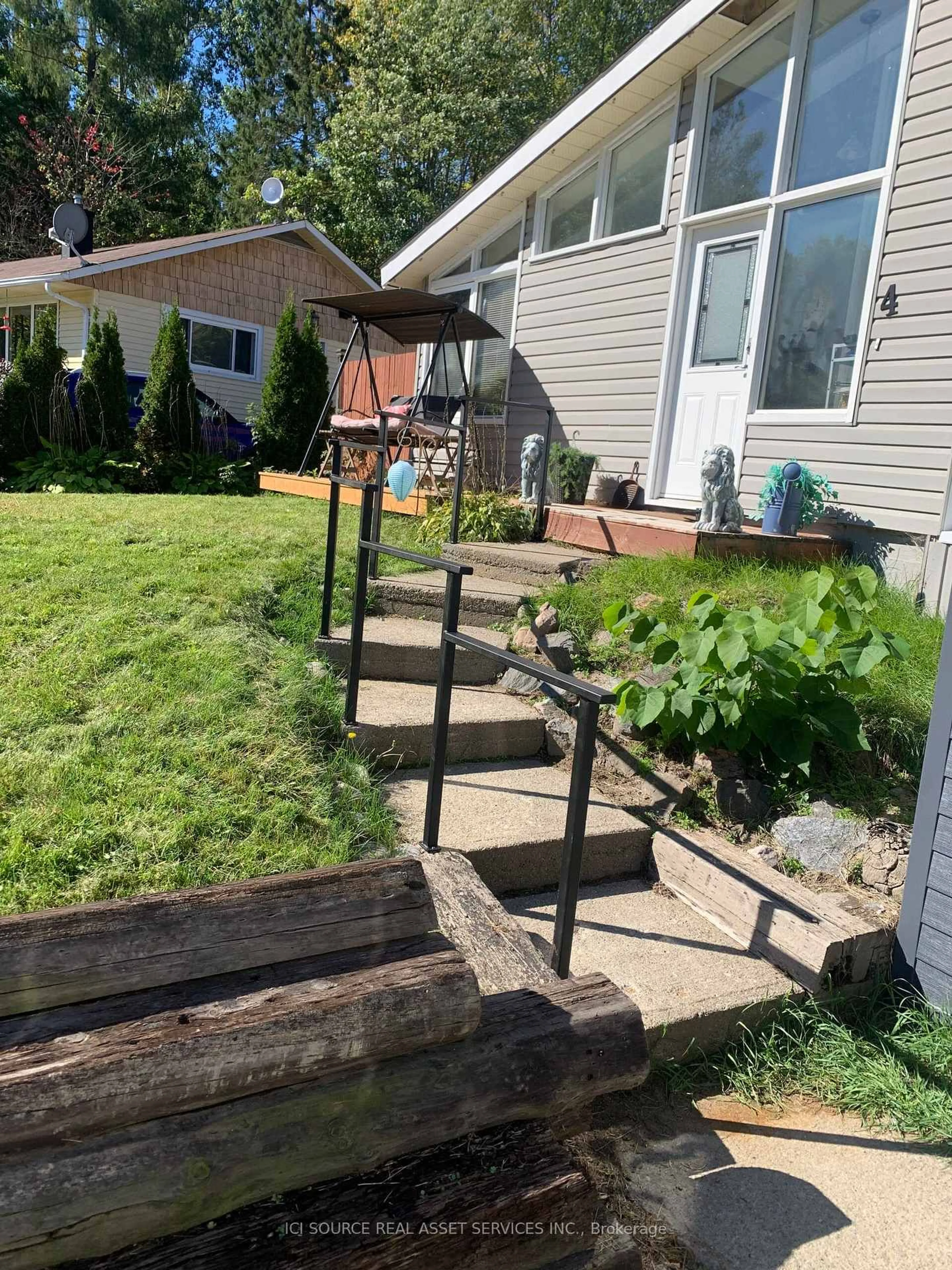 Stairs for 4 Kelvin Cres, Deep River Ontario K0J 1P0