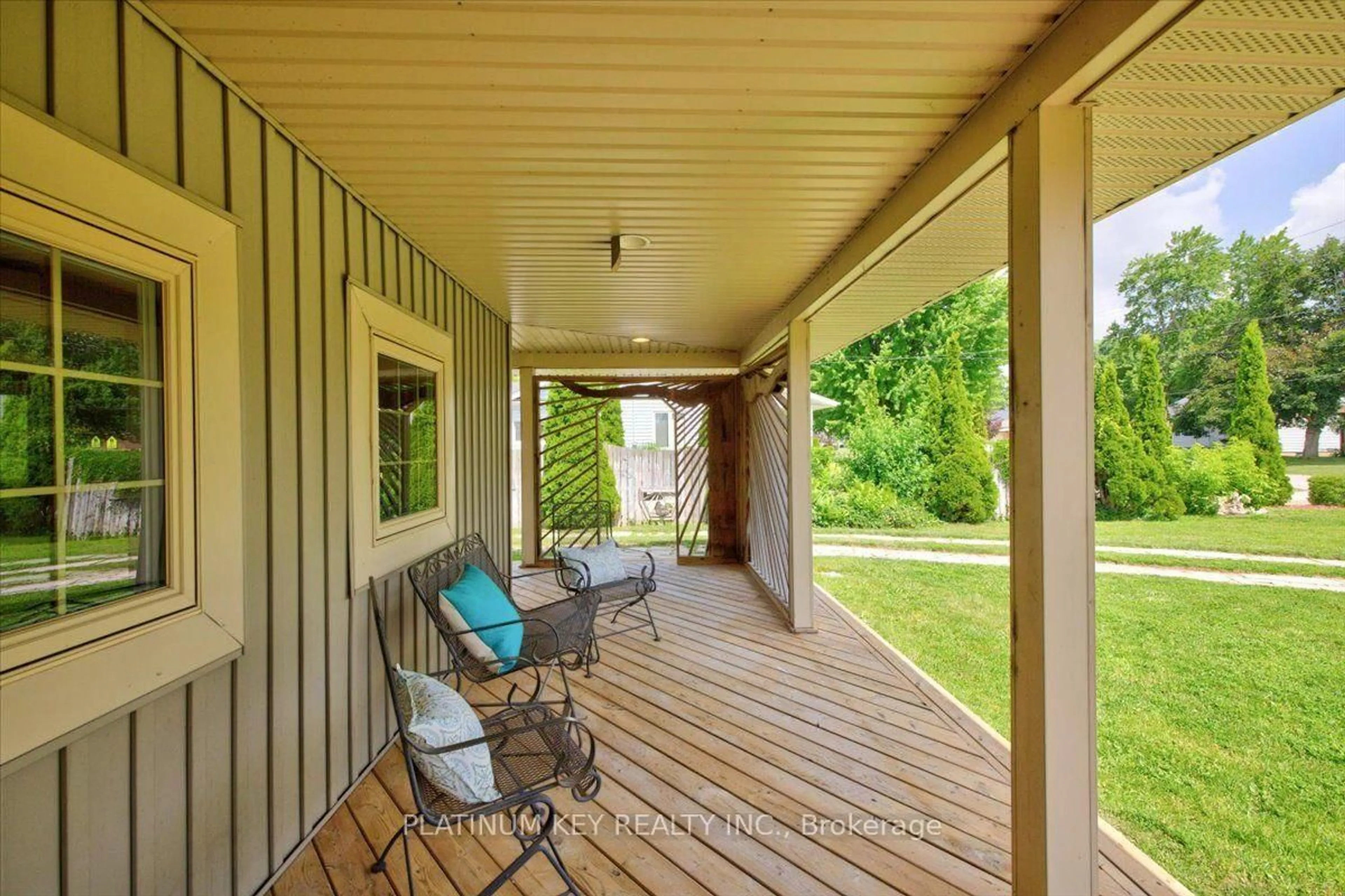 Patio, water/lake/river/ocean view for 282 Beattie St, Strathroy-Caradoc Ontario N7G 2X4