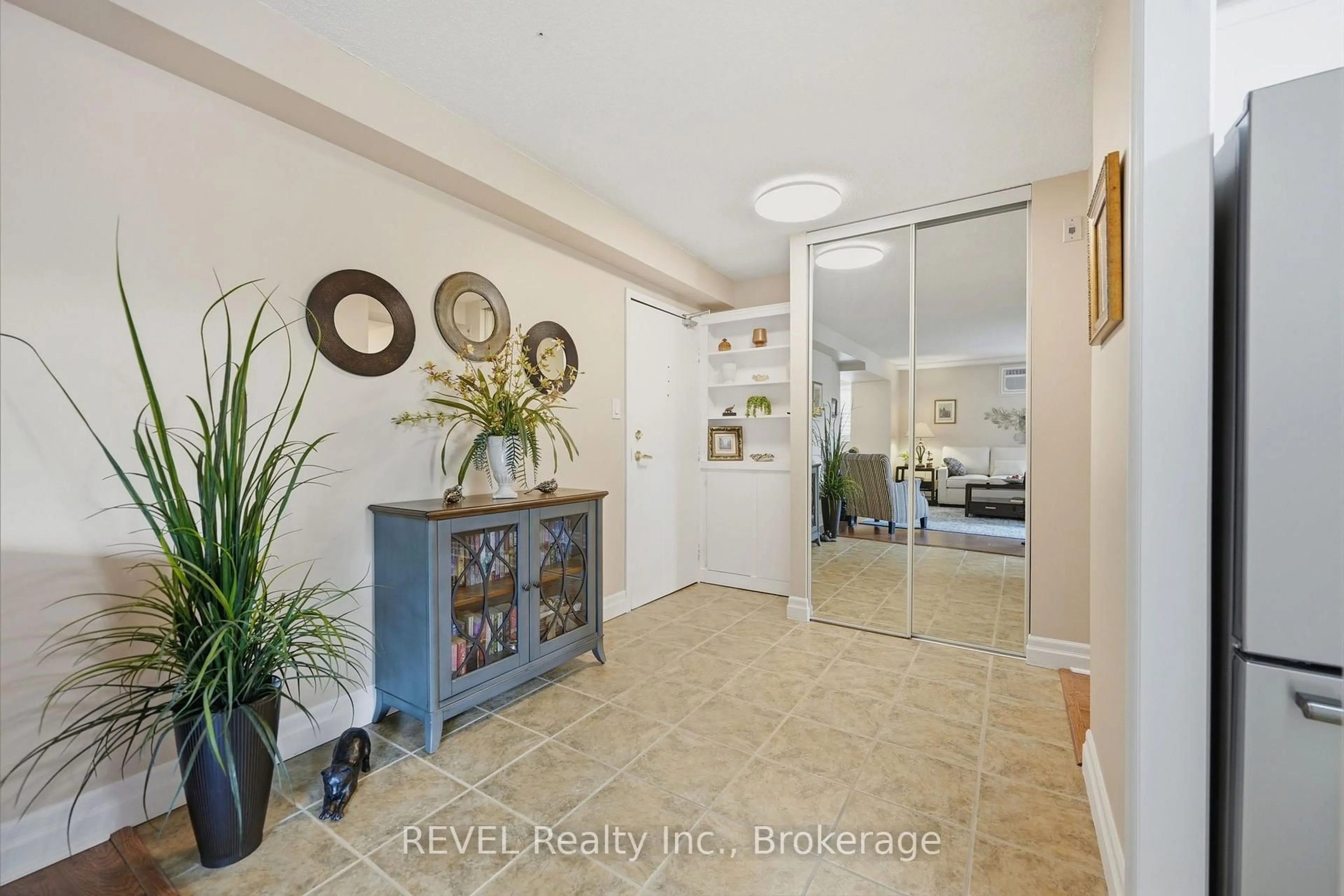 Indoor entryway for 141 Church St #201, St. Catharines Ontario L2R 7L7