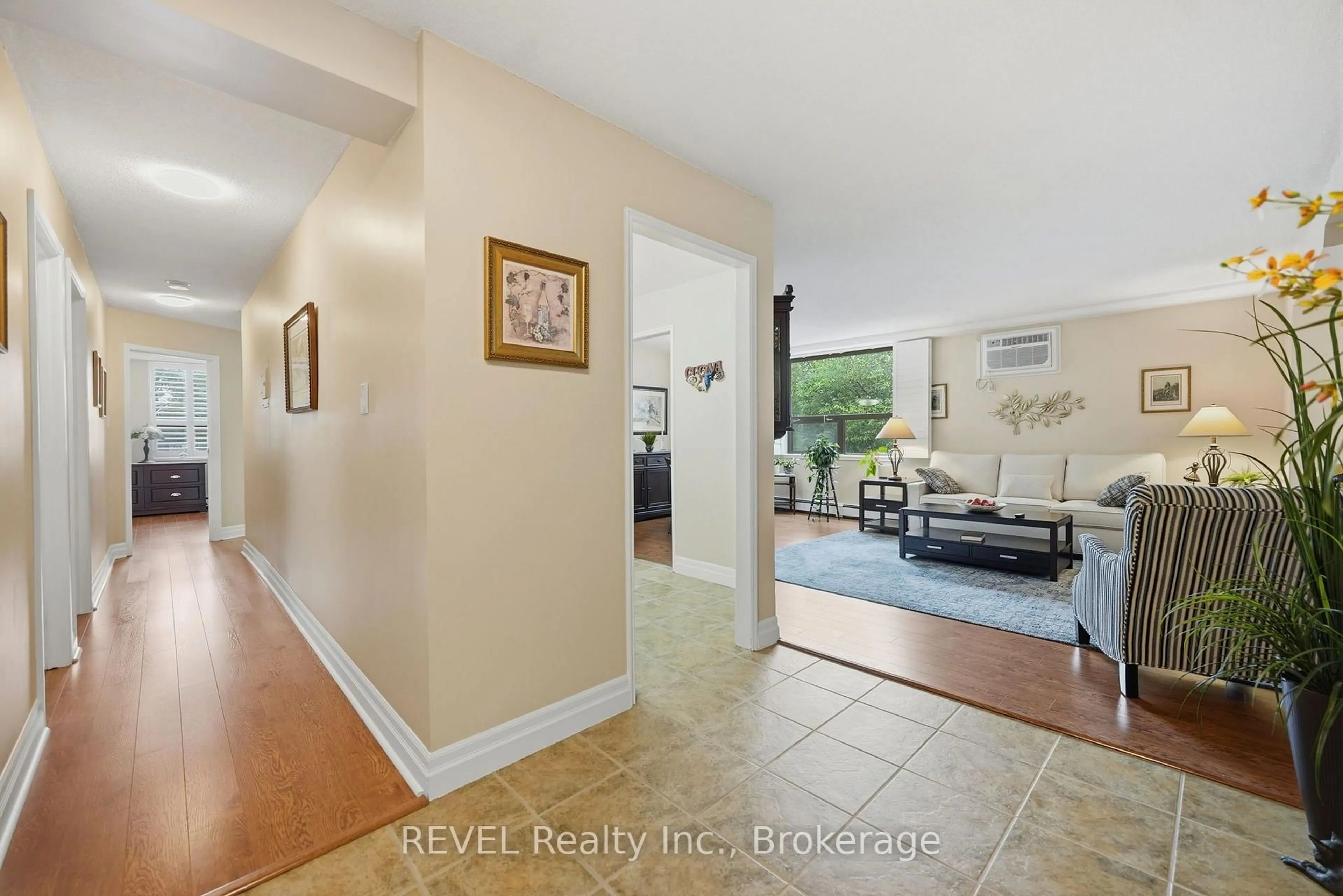 Indoor entryway for 141 Church St #201, St. Catharines Ontario L2R 7L7