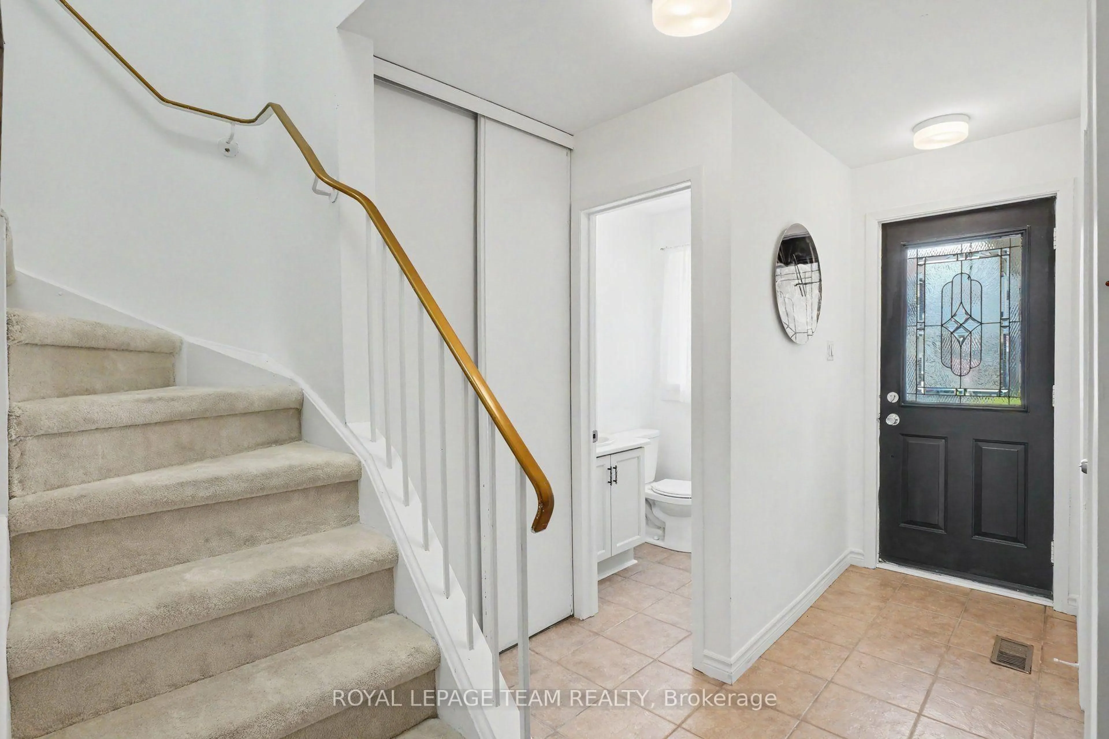 Indoor entryway for 42 Sundback Lane, Kanata Ontario K2L 2W8