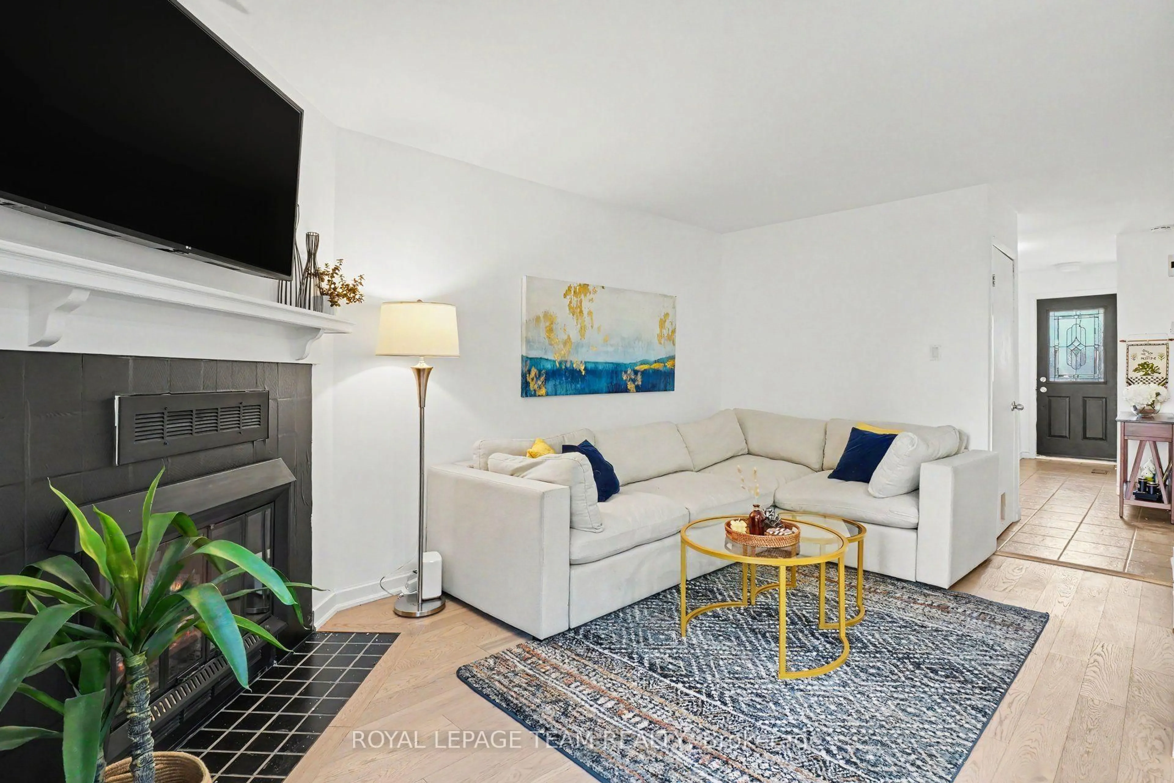 Living room with furniture, unknown for 42 Sundback Lane, Kanata Ontario K2L 2W8