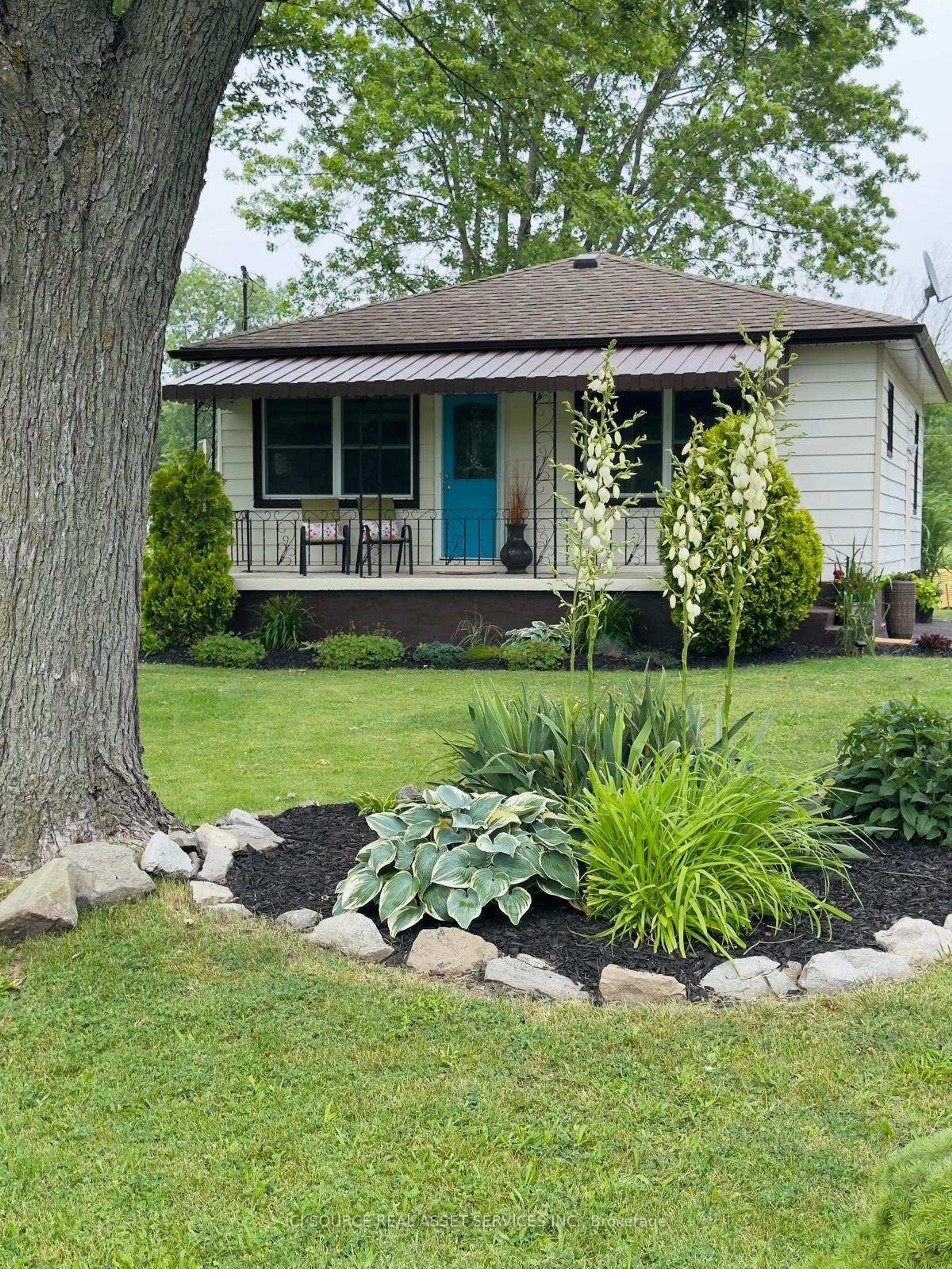Home with vinyl exterior material, street for 176 Kingsway St, Welland Ontario L3B 3N9