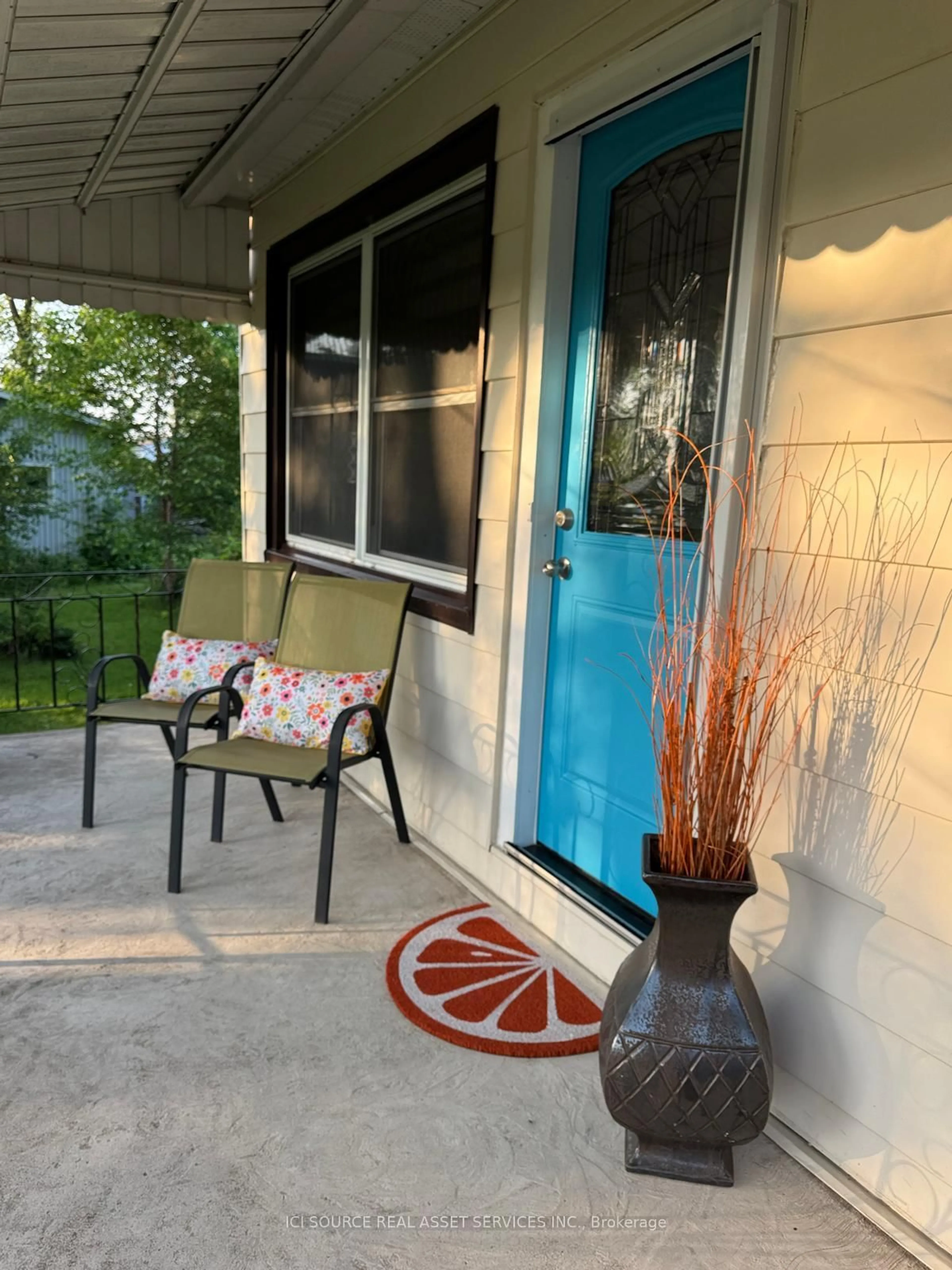 Patio, street for 176 Kingsway St, Welland Ontario L3B 3N9