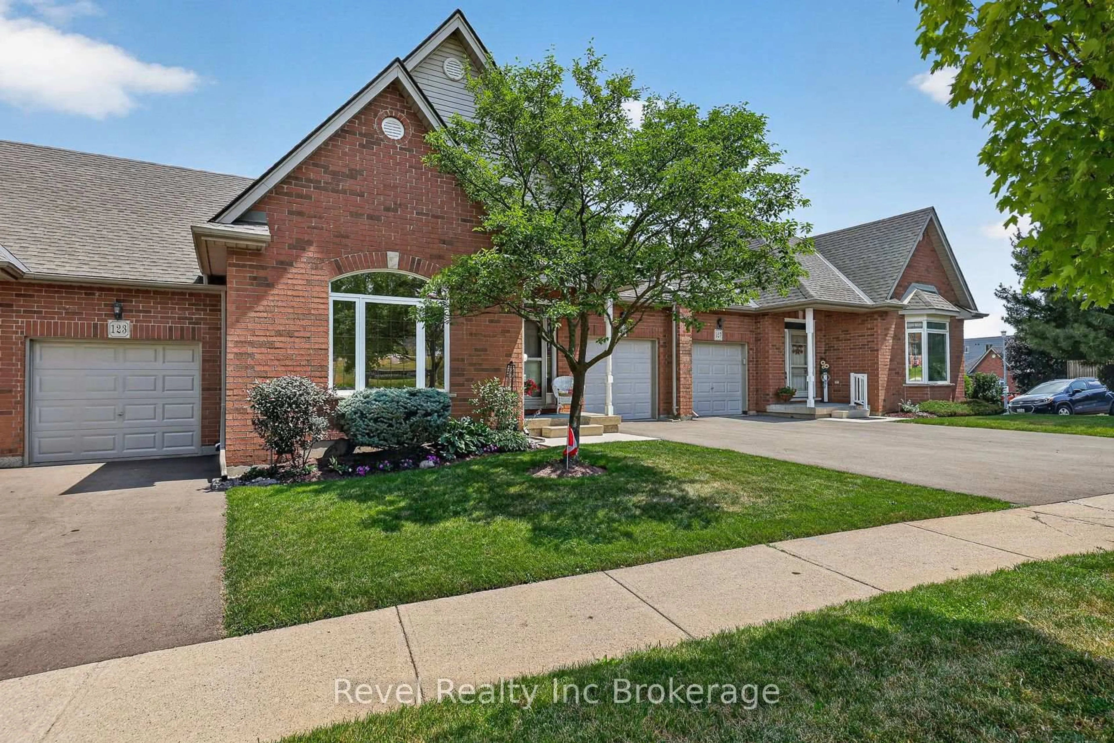 Home with brick exterior material, street for 125 Ferguson Dr, Woodstock Ontario N4V 1H4