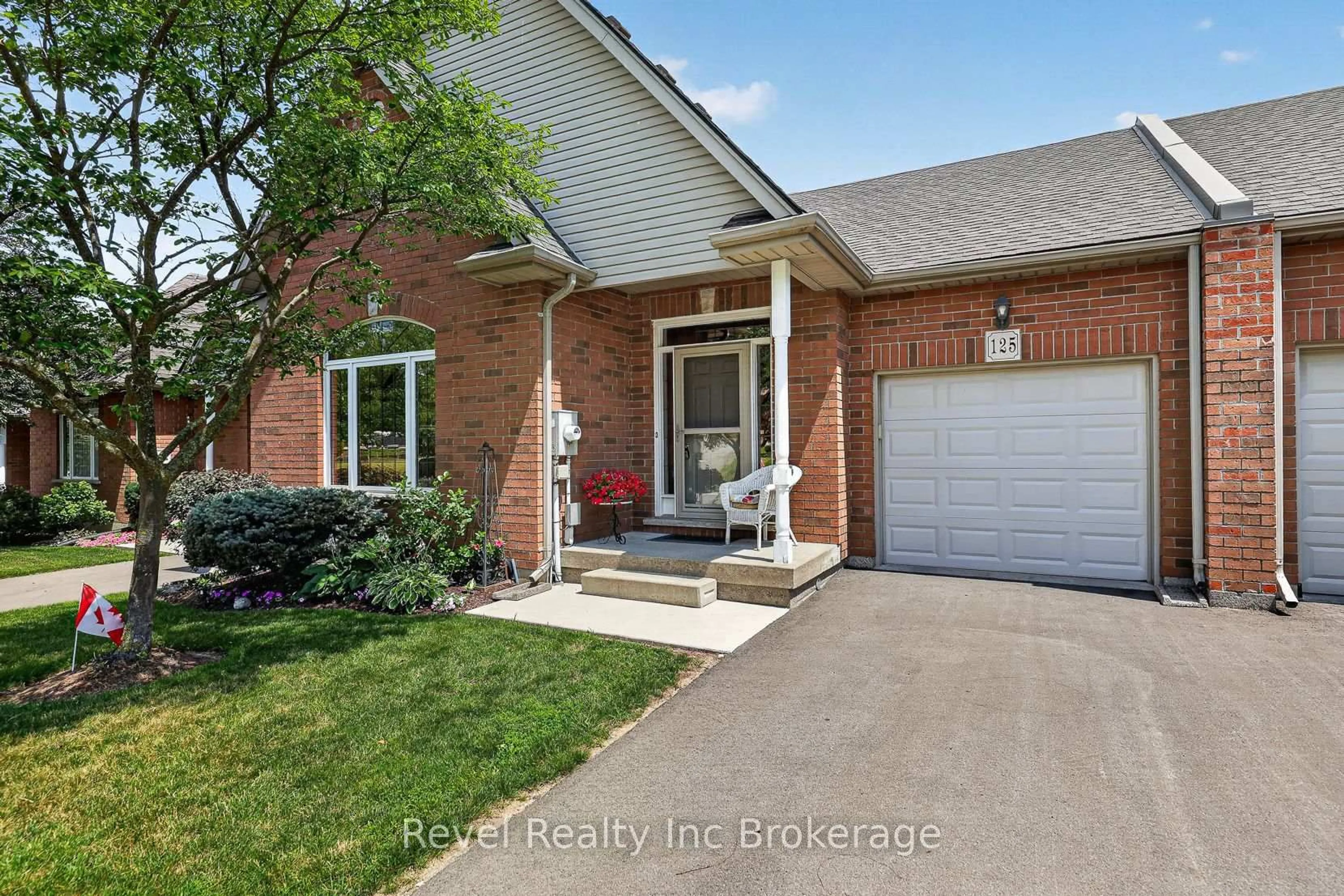 Home with brick exterior material, street for 125 Ferguson Dr, Woodstock Ontario N4V 1H4