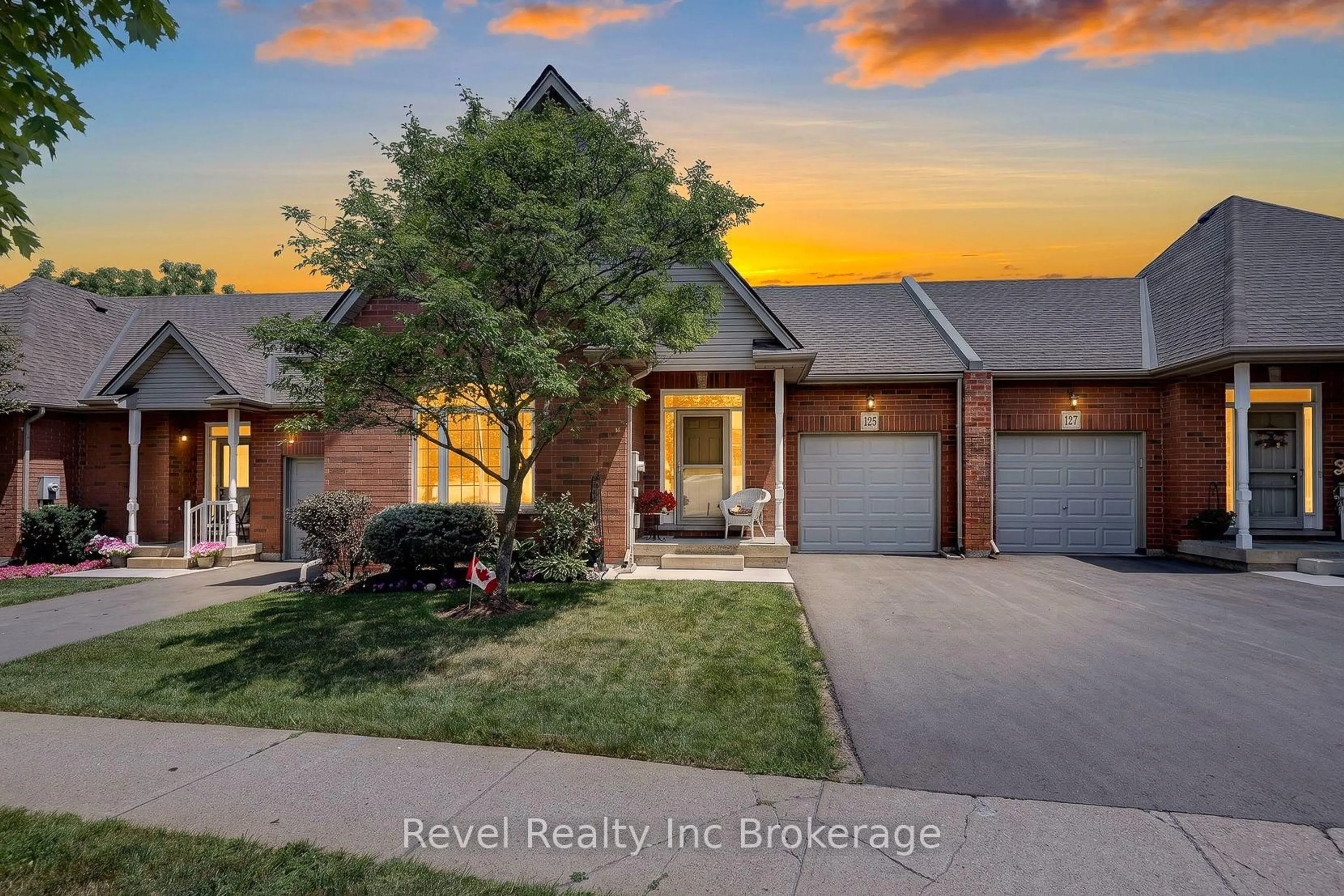 Home with brick exterior material, street for 125 Ferguson Dr, Woodstock Ontario N4V 1H4