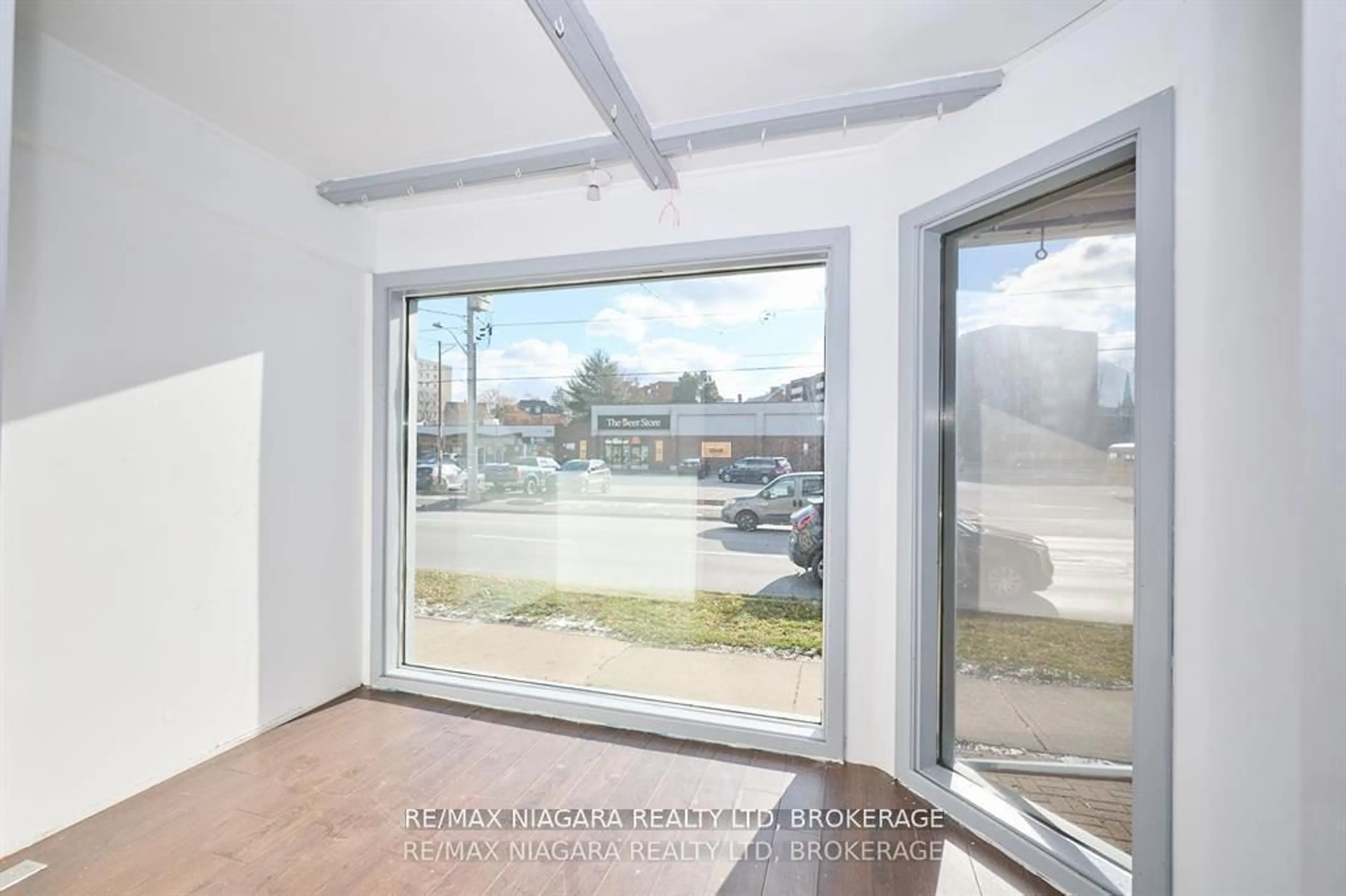 Unknown for 105A Welland Ave, St. Catharines Ontario L2R 2H4