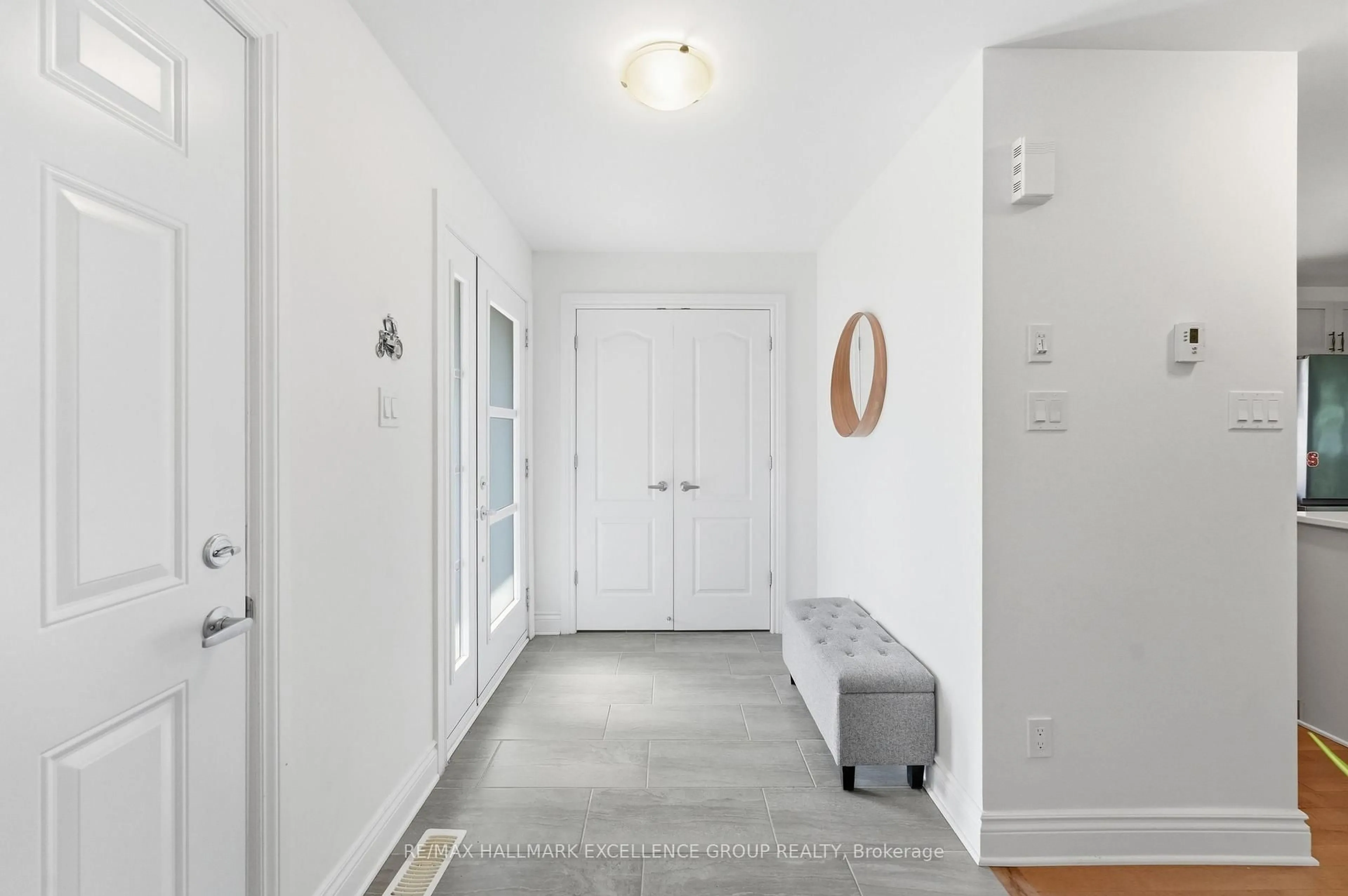 Indoor entryway for 241 Dion Ave, Clarence-Rockland Ontario K4K 0M3