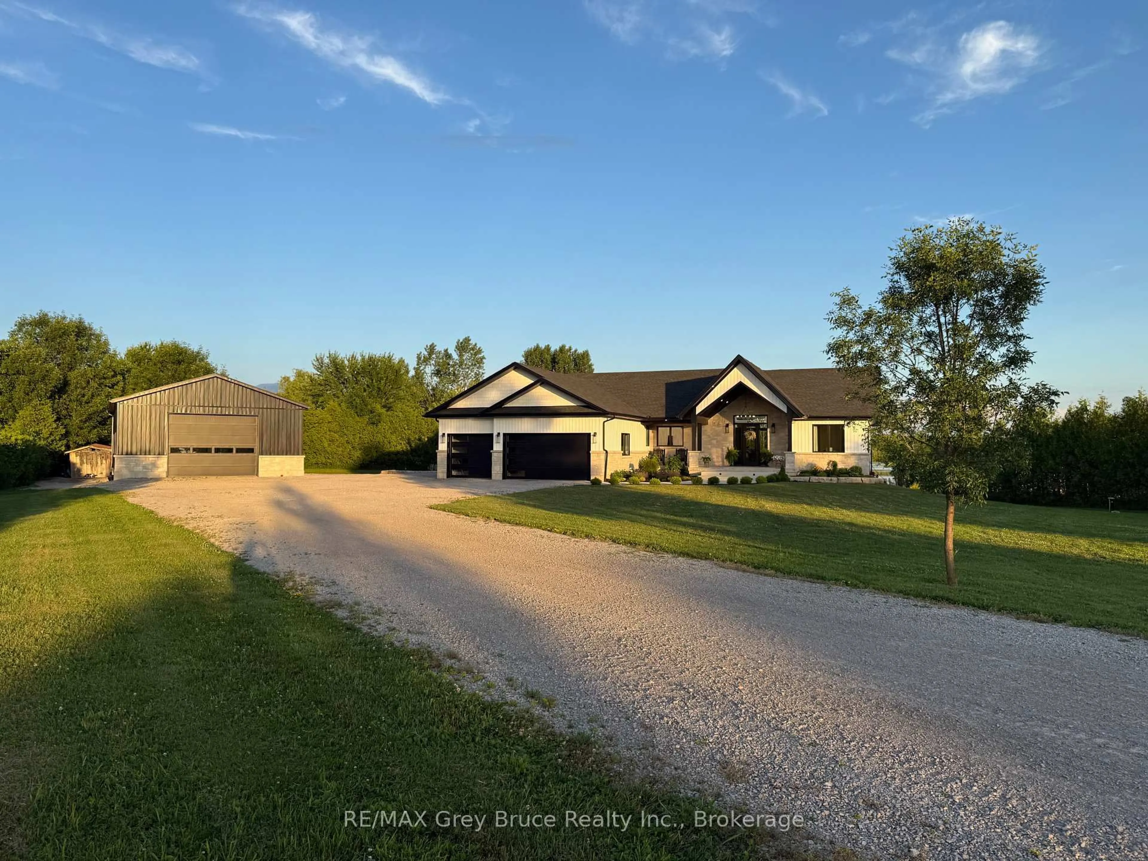 A pic from outside/outdoor area/front of a property/back of a property/a pic from drone, unknown for 117 Almur Dr, Georgian Bluffs Ontario N0H 2T0