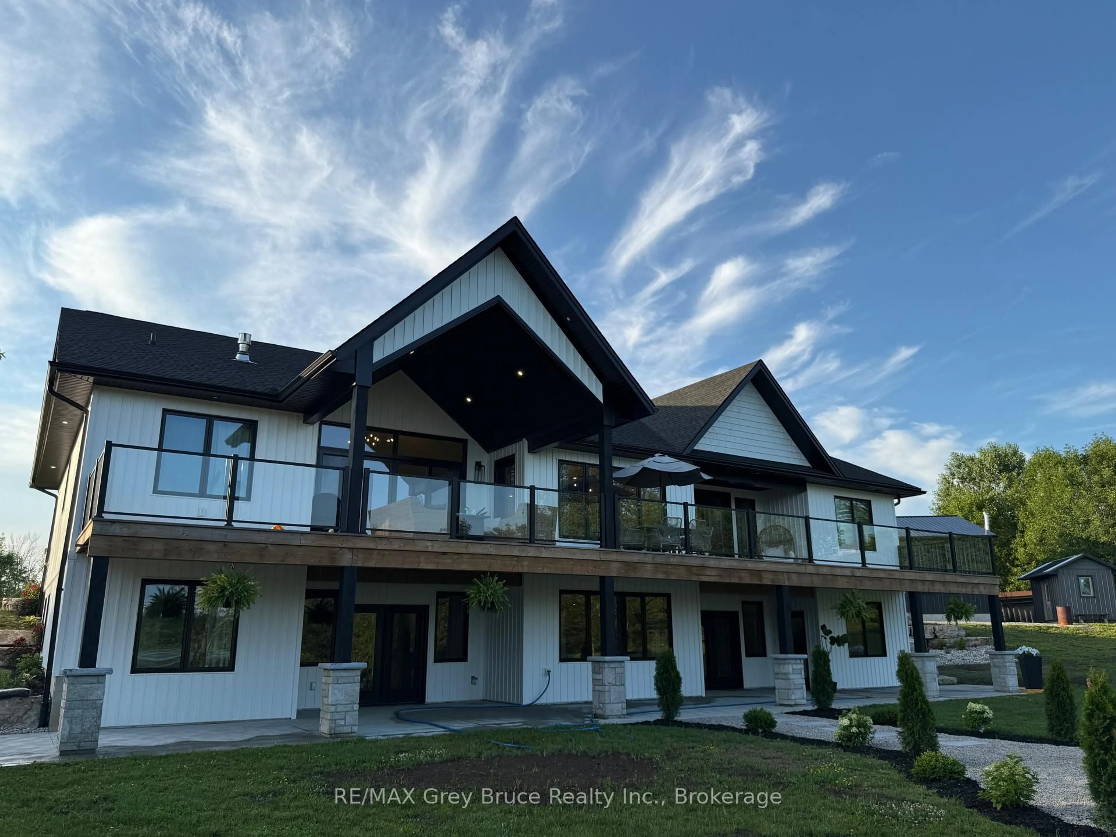 A pic from outside/outdoor area/front of a property/back of a property/a pic from drone, unknown for 117 Almur Dr, Georgian Bluffs Ontario N0H 2T0