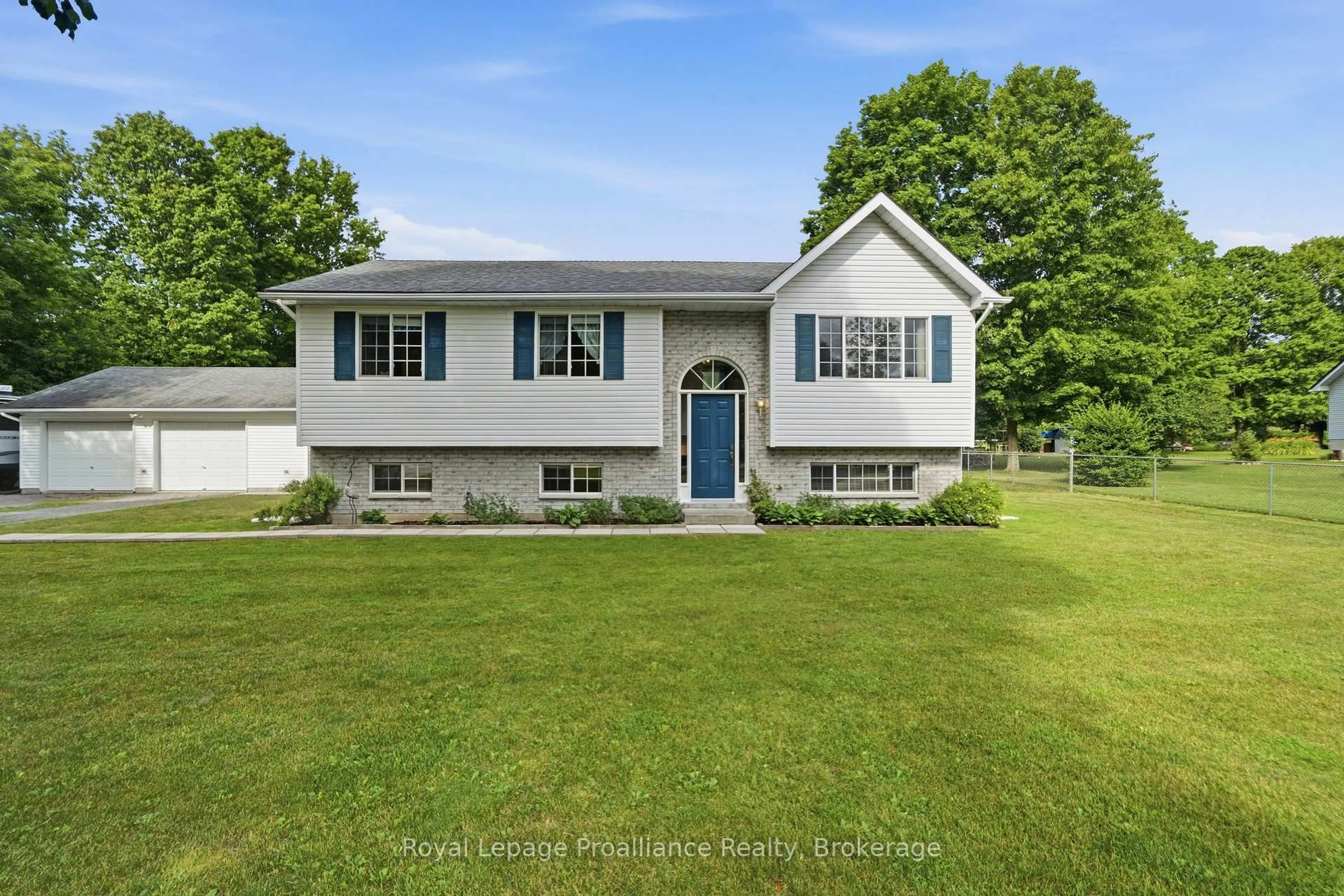 Home with vinyl exterior material, unknown for 41 Bay St, Belleville Ontario K0K 2V0