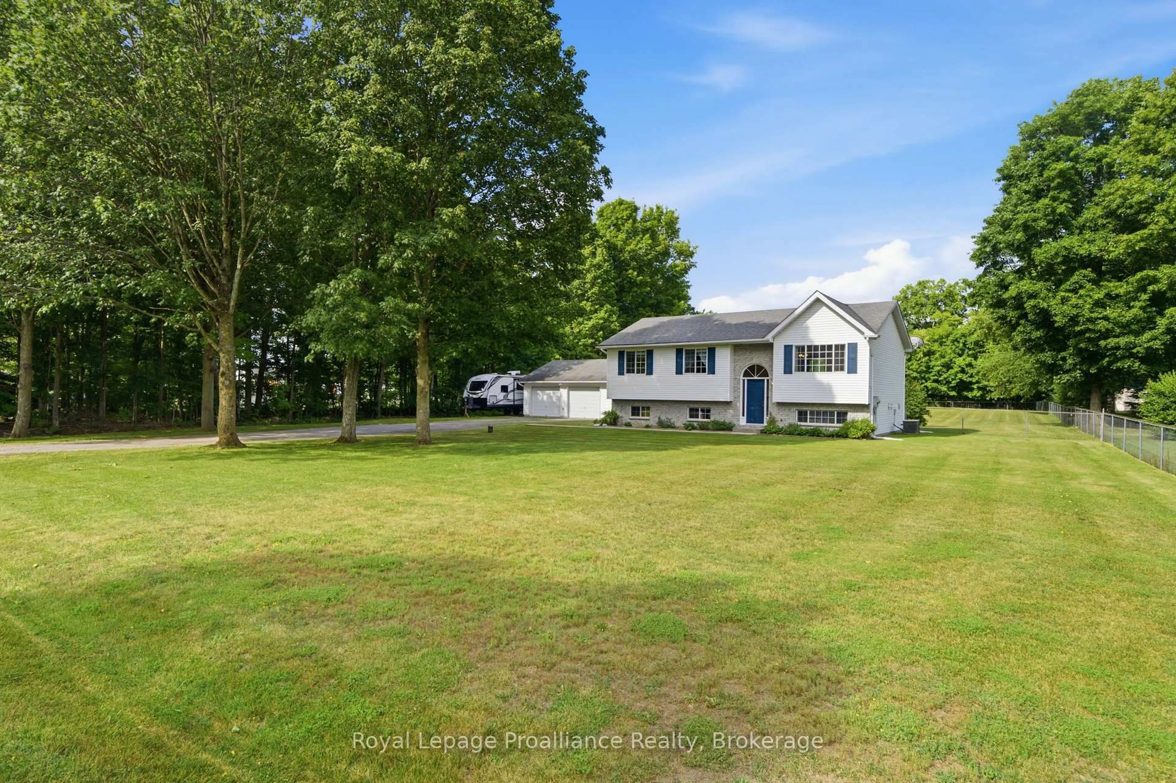 A pic from outside/outdoor area/front of a property/back of a property/a pic from drone, unknown for 41 Bay St, Belleville Ontario K0K 2V0