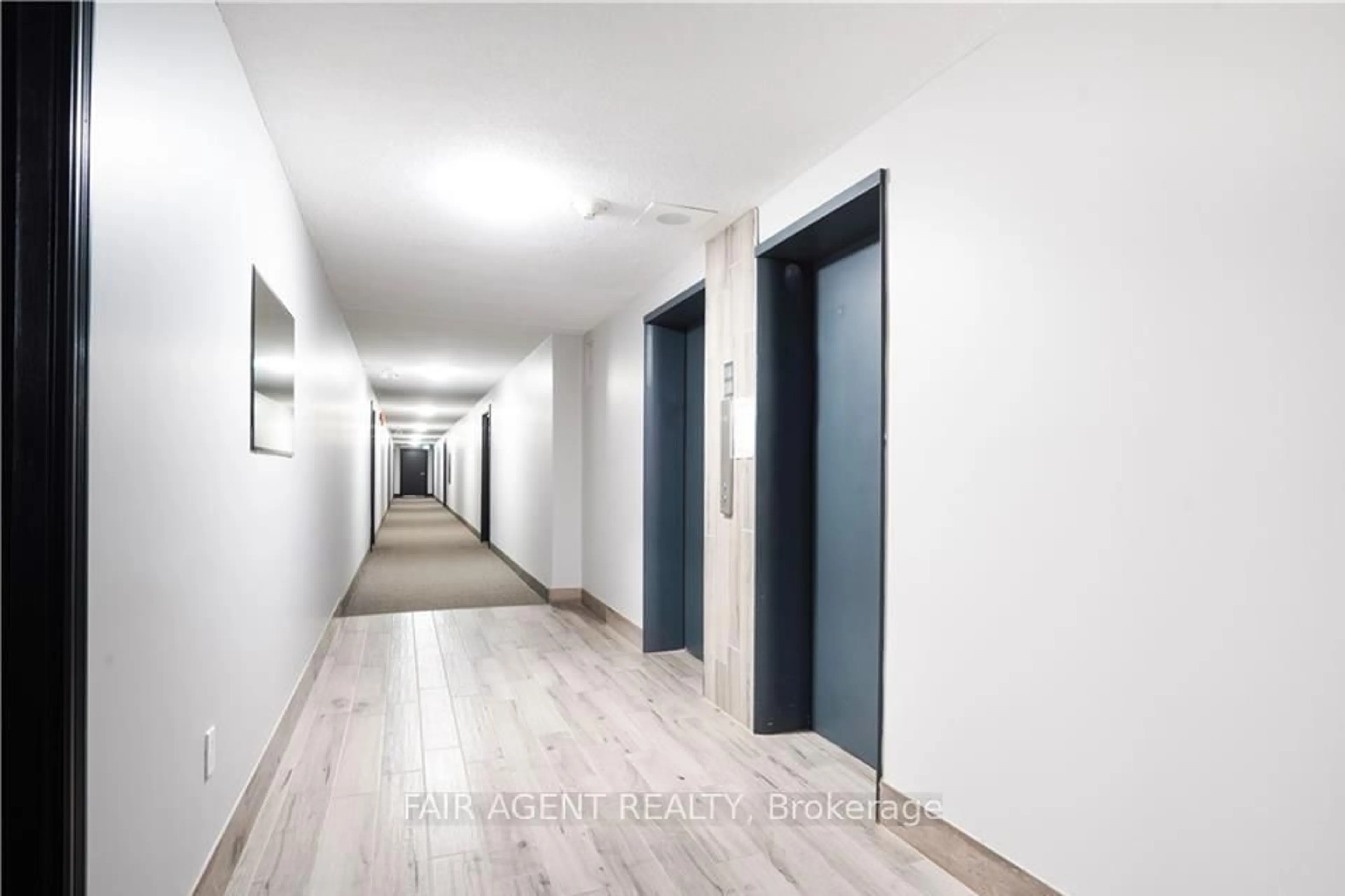 Indoor foyer for 931 WONDERLAND Rd #410, London South Ontario N6K 2X6
