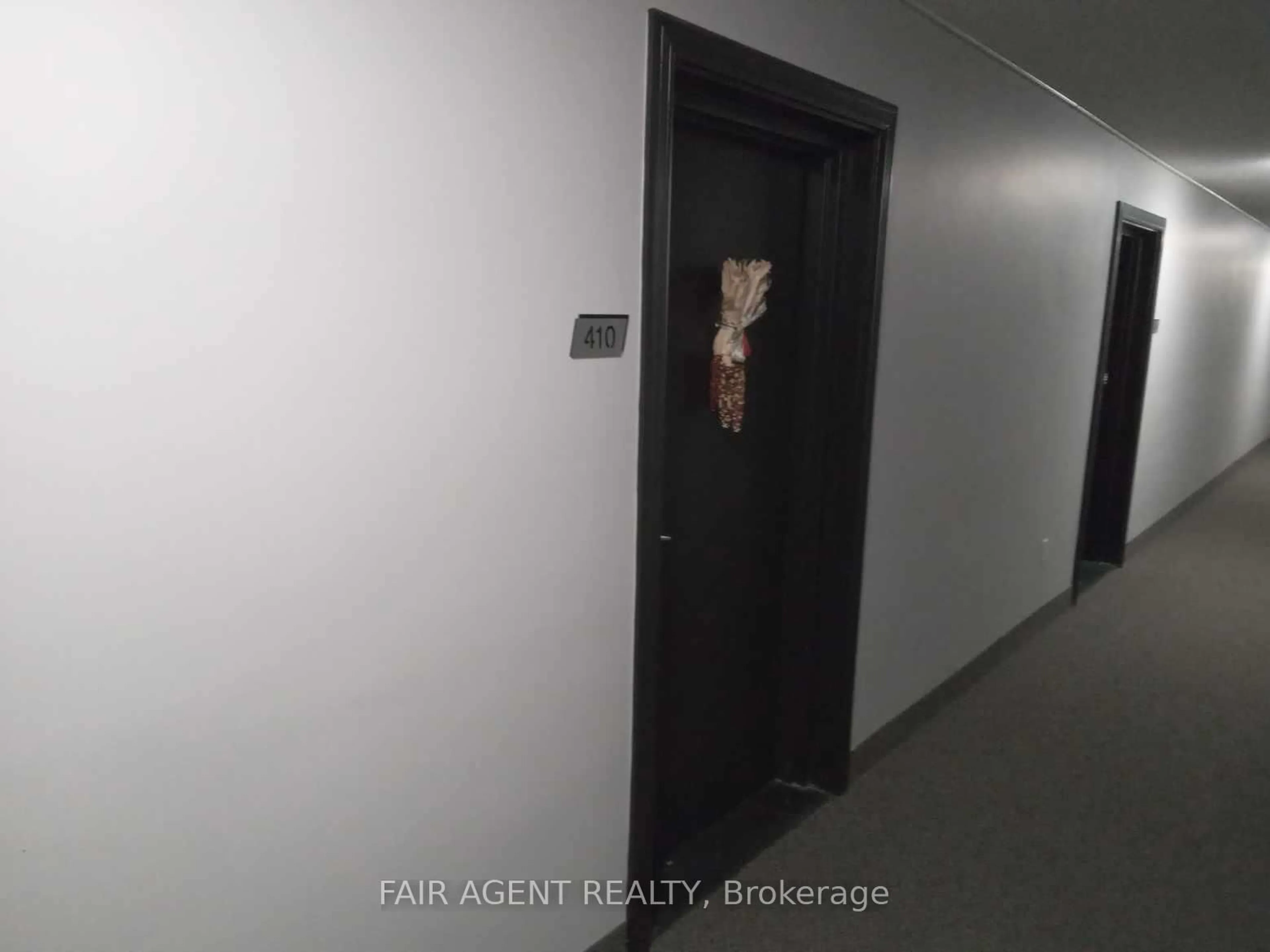 A pic of a room for 931 WONDERLAND Rd #410, London South Ontario N6K 2X6