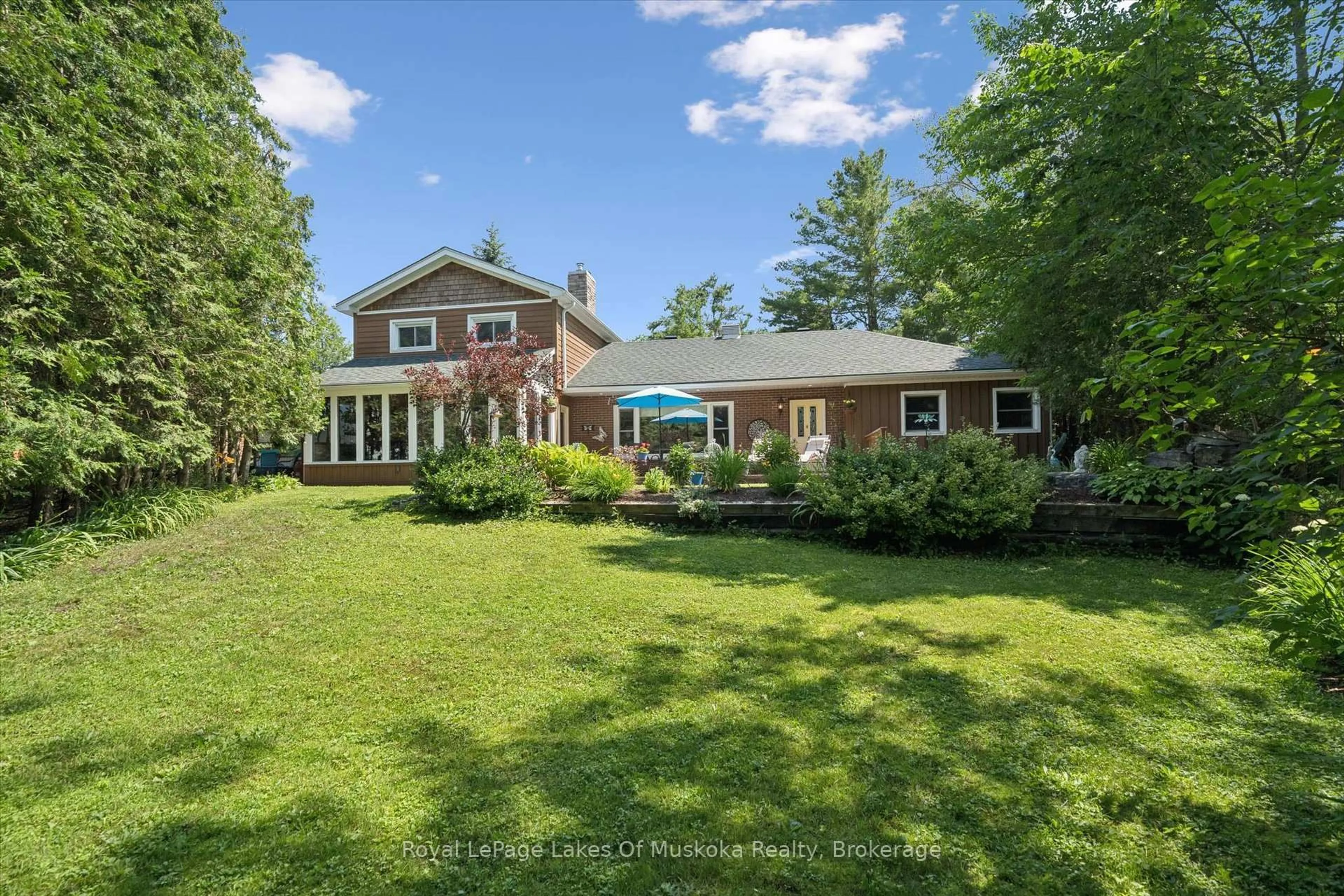 A pic from outside/outdoor area/front of a property/back of a property/a pic from drone, water/lake/river/ocean view for 1012 Grey St, Muskoka Lakes Ontario P0C 1A0