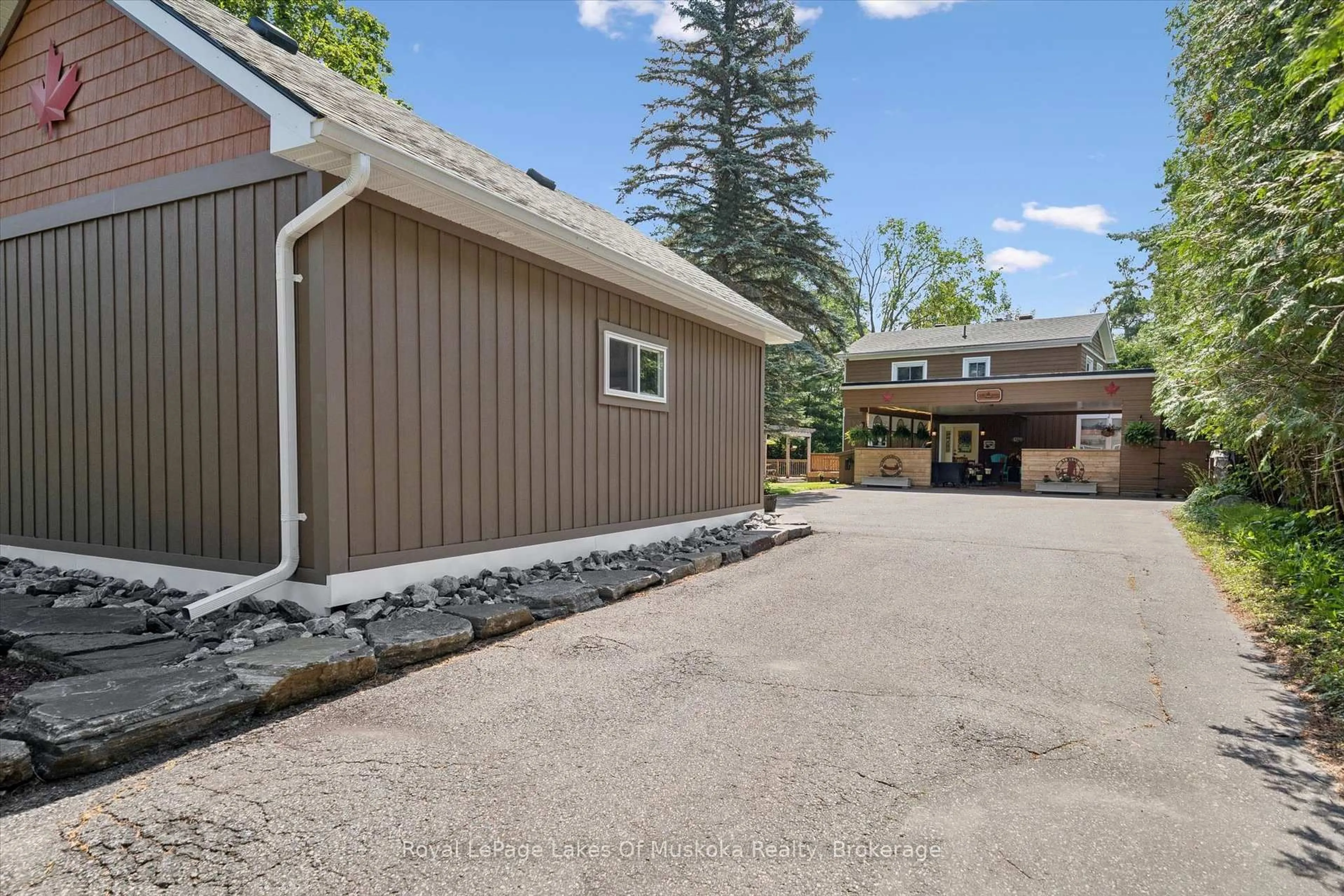 Patio, unknown for 1012 Grey St, Muskoka Lakes Ontario P0C 1A0