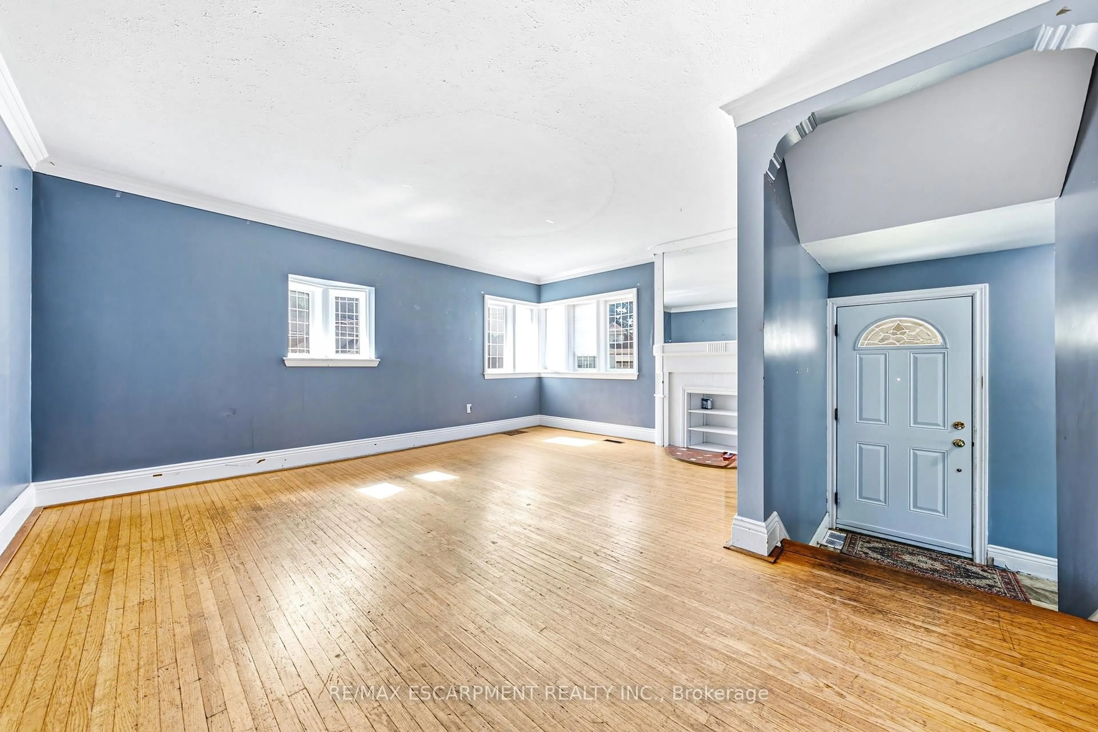 Unknown for 184 Arkell St, Hamilton Ontario L8S 1W8