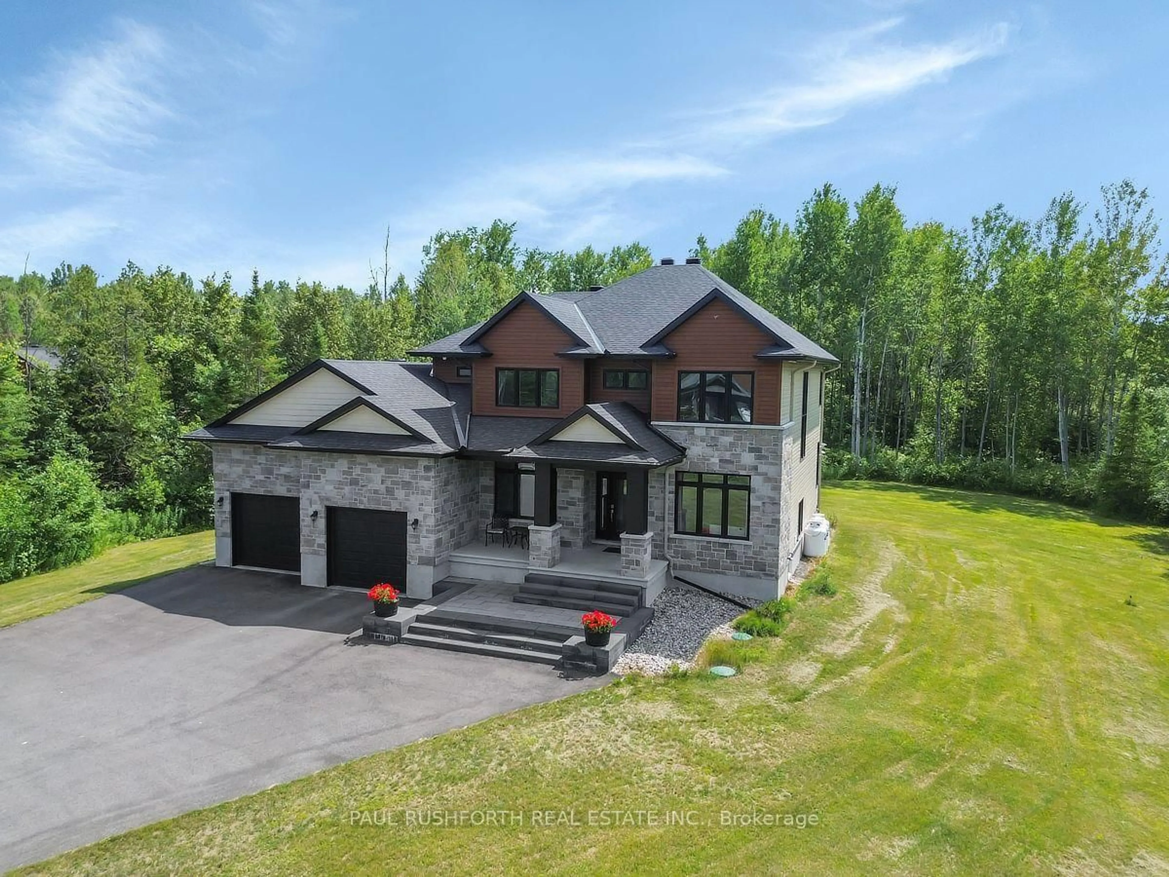 A pic from outside/outdoor area/front of a property/back of a property/a pic from drone, building for 160 Country Meadow Dr, Carp Ontario K0A 1L0