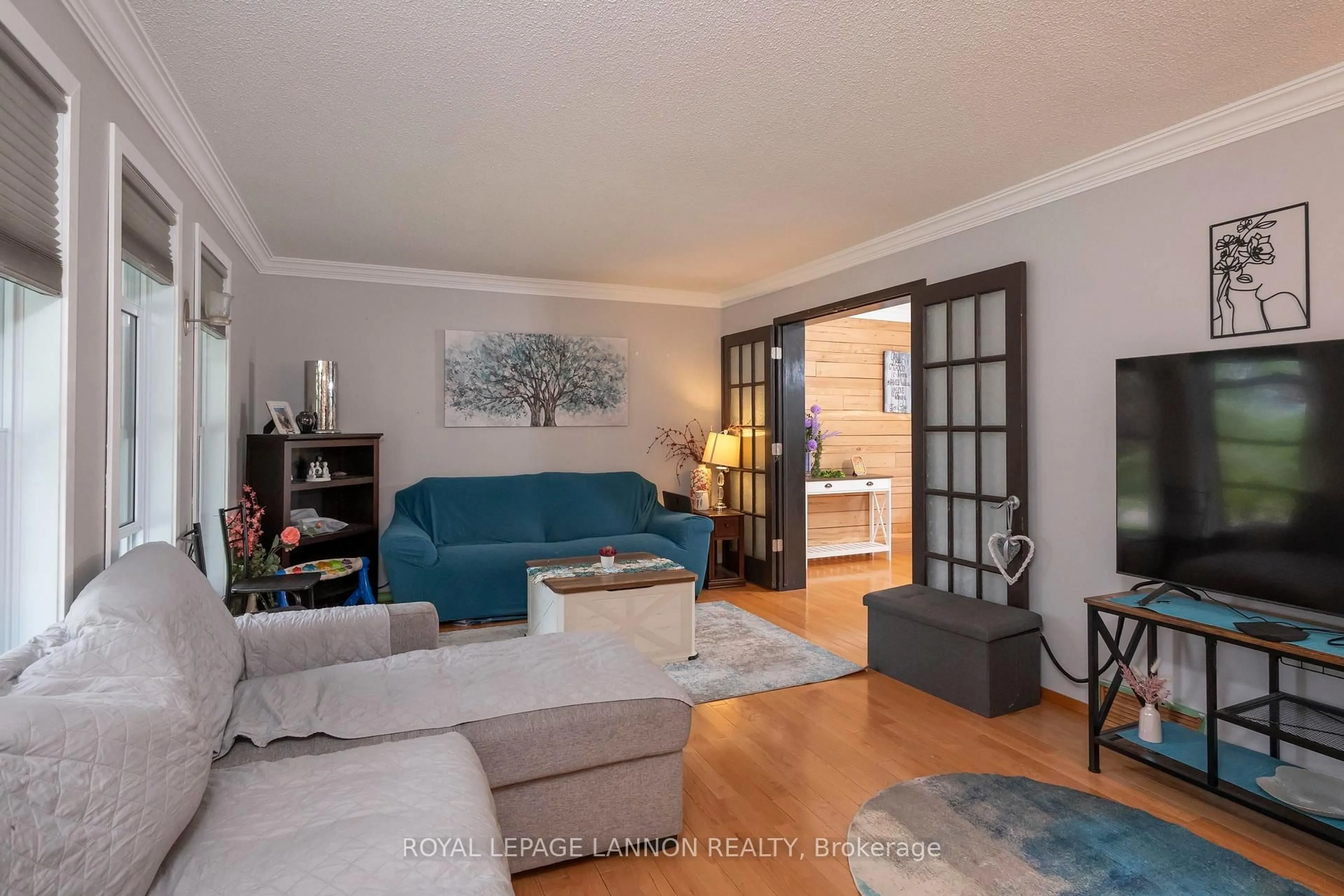Living room with furniture, unknown for 192 RIVIERA Dr, Thunder Bay Ontario P7B 6H8