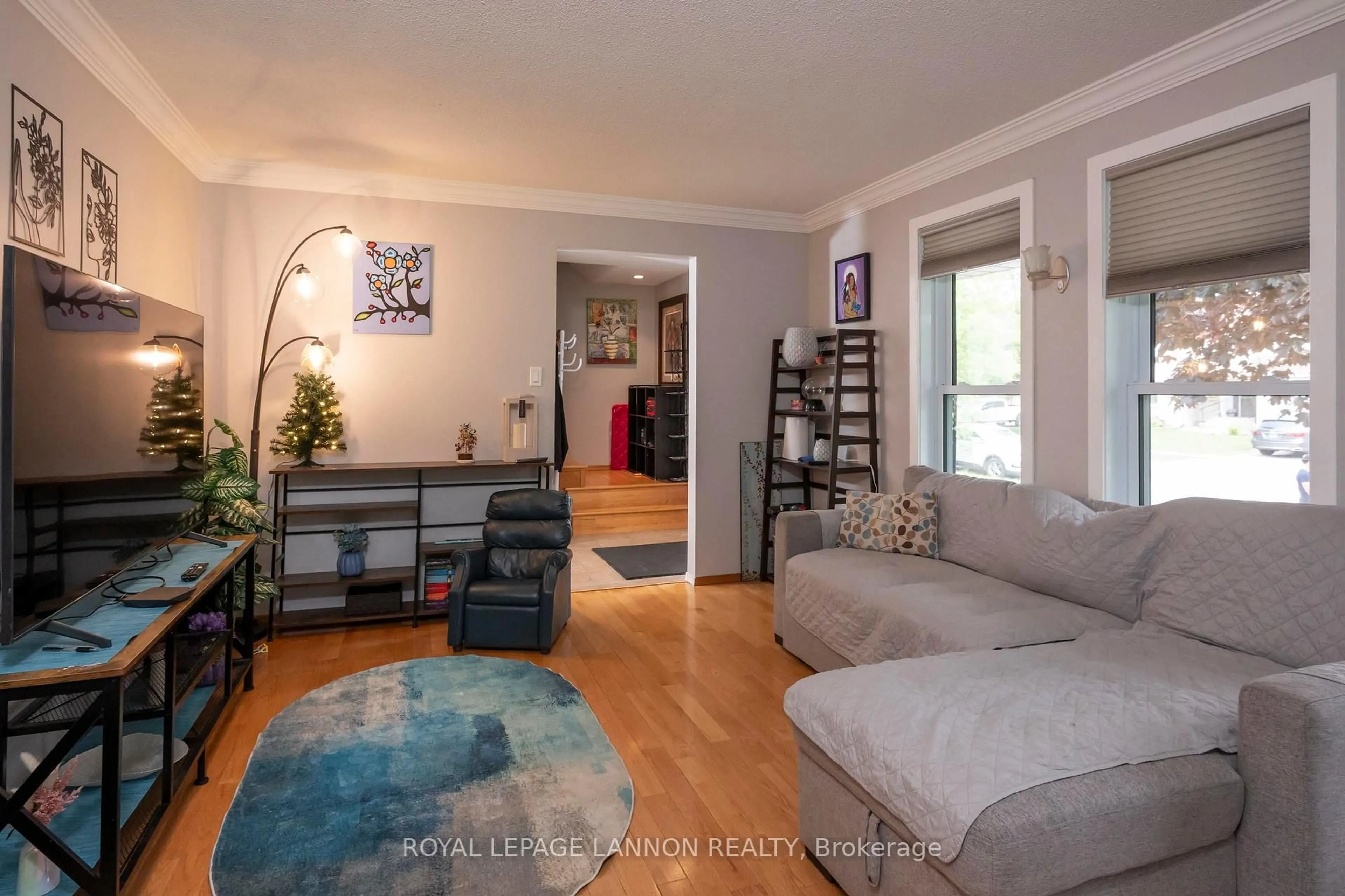 Living room with furniture, wood/laminate floor for 192 RIVIERA Dr, Thunder Bay Ontario P7B 6H8