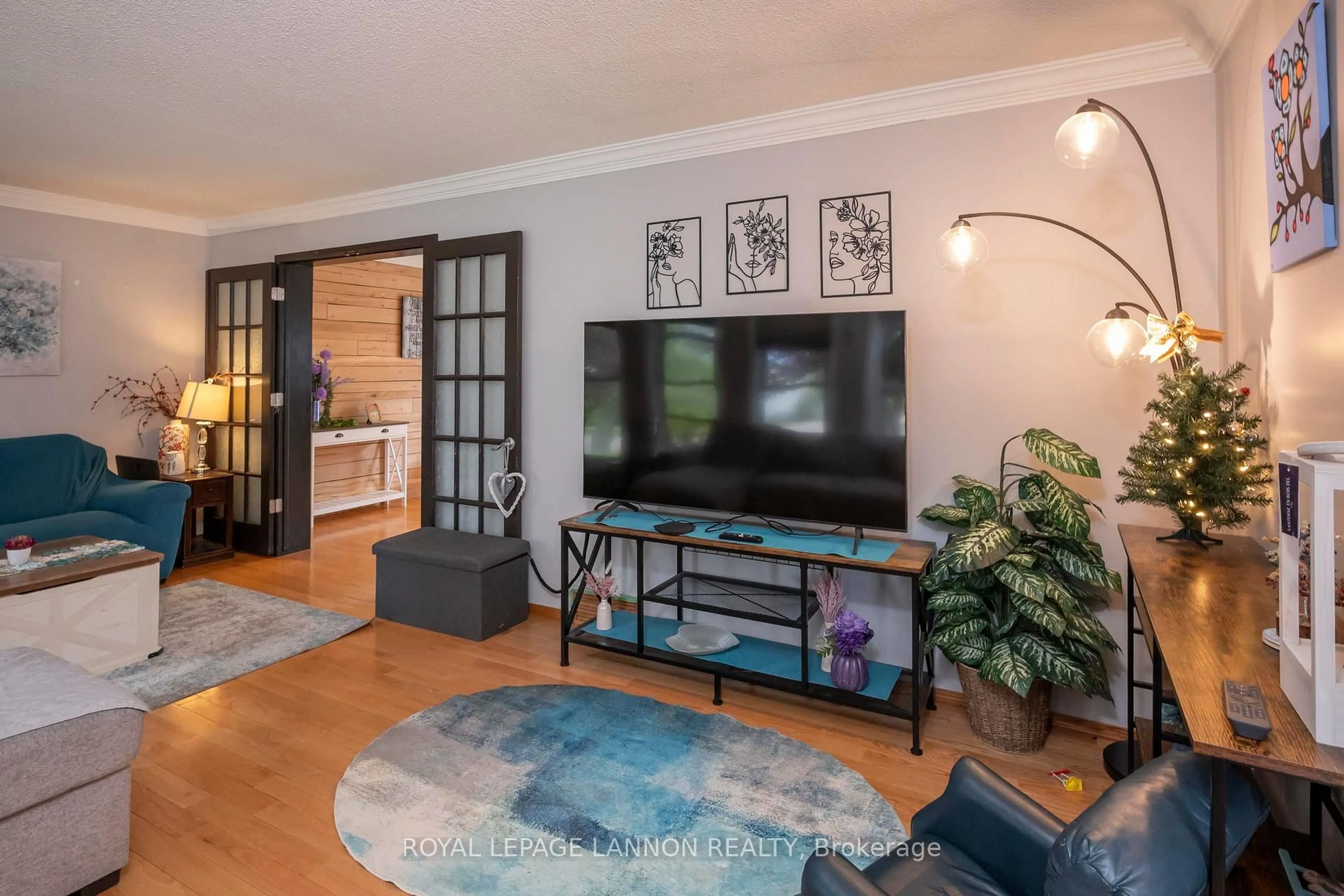Living room with furniture, wood/laminate floor for 192 RIVIERA Dr, Thunder Bay Ontario P7B 6H8