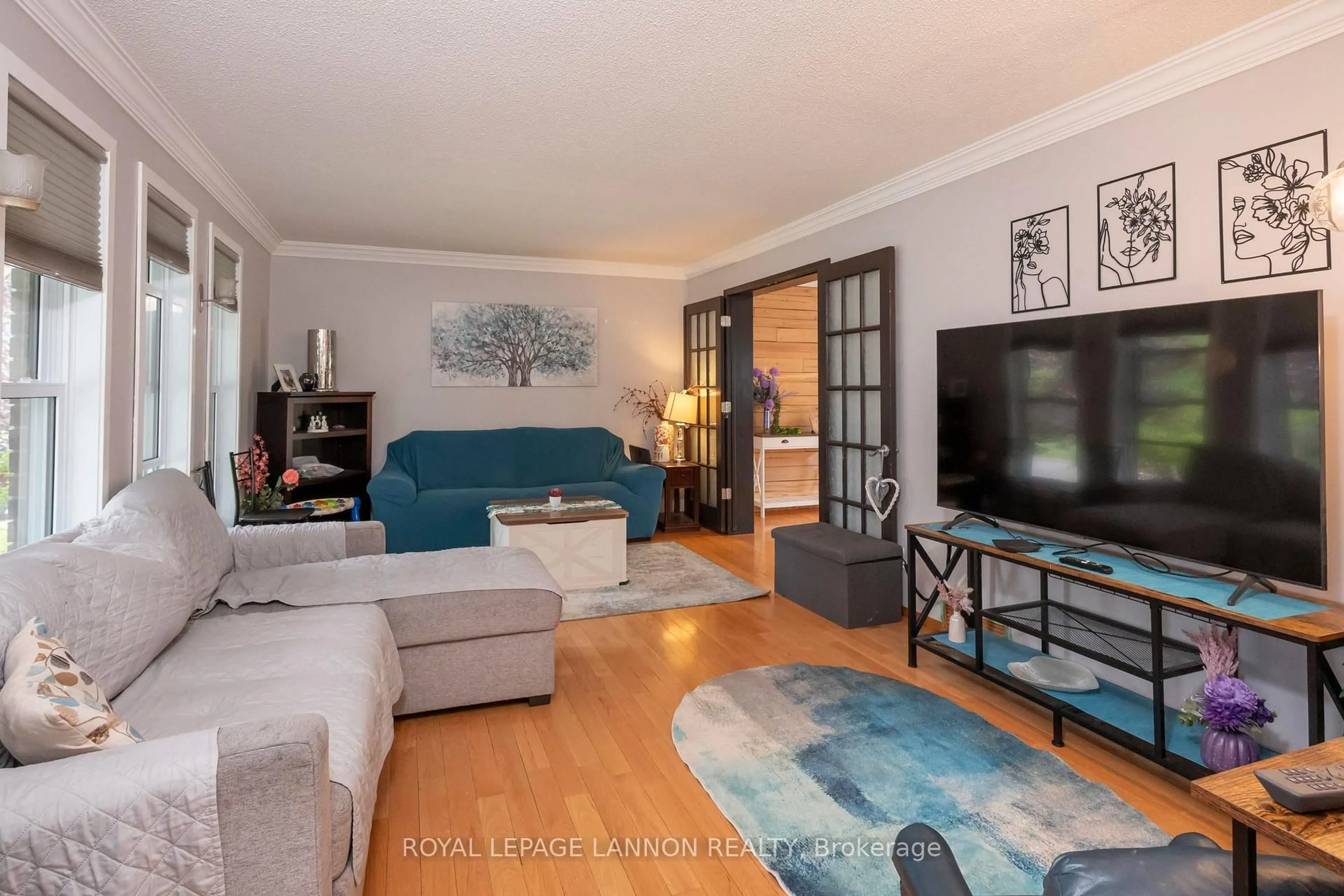 Living room with furniture, wood/laminate floor for 192 RIVIERA Dr, Thunder Bay Ontario P7B 6H8