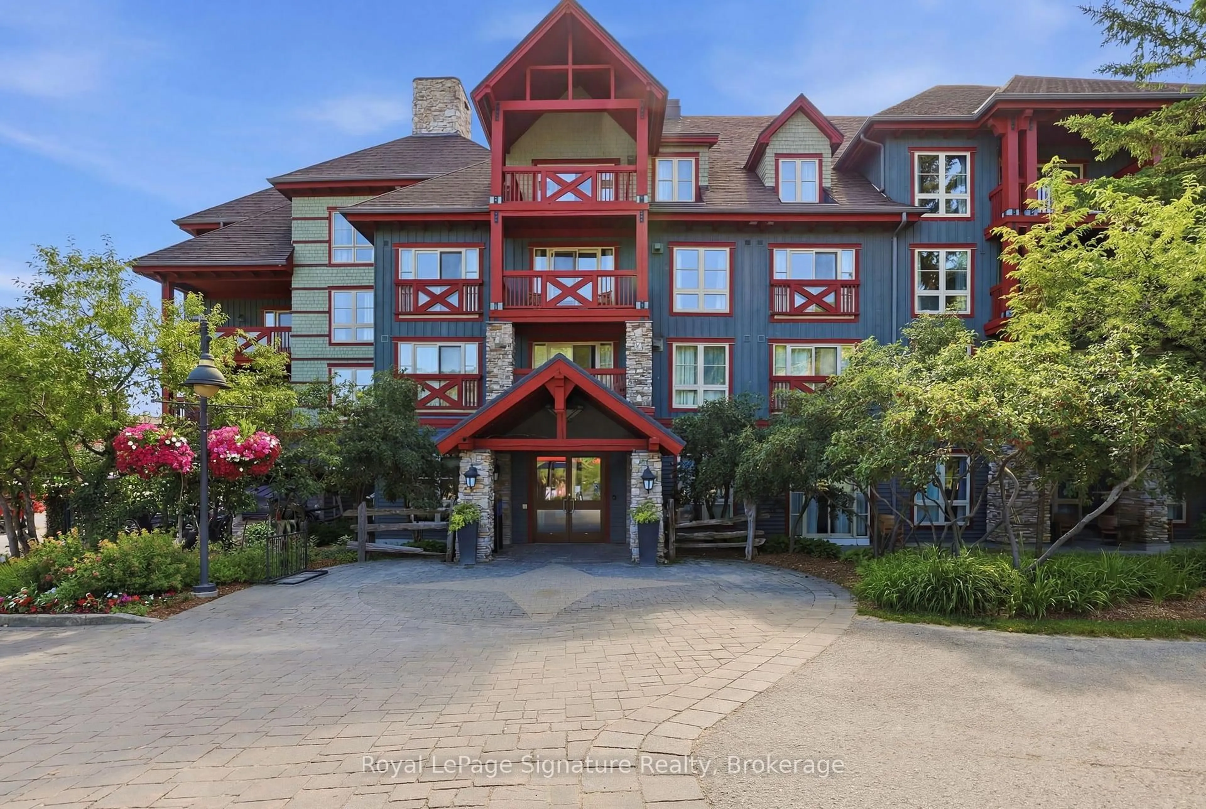 Indoor foyer for 152 Jozo Weider Blvd #201, Blue Mountains Ontario L9Y 0V2