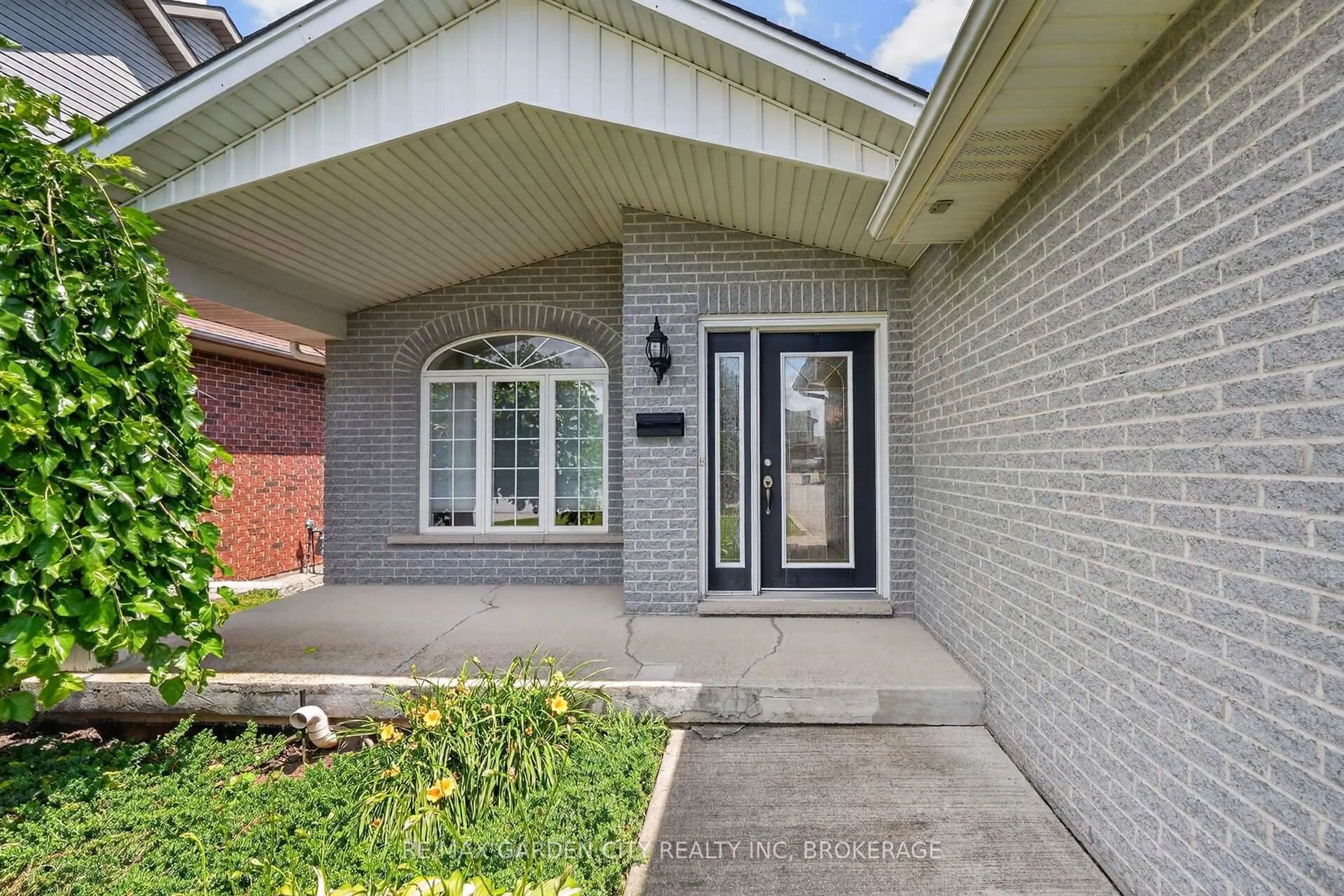 Unknown for 5 Green Pointe Dr, Welland Ontario L3C 6Y2