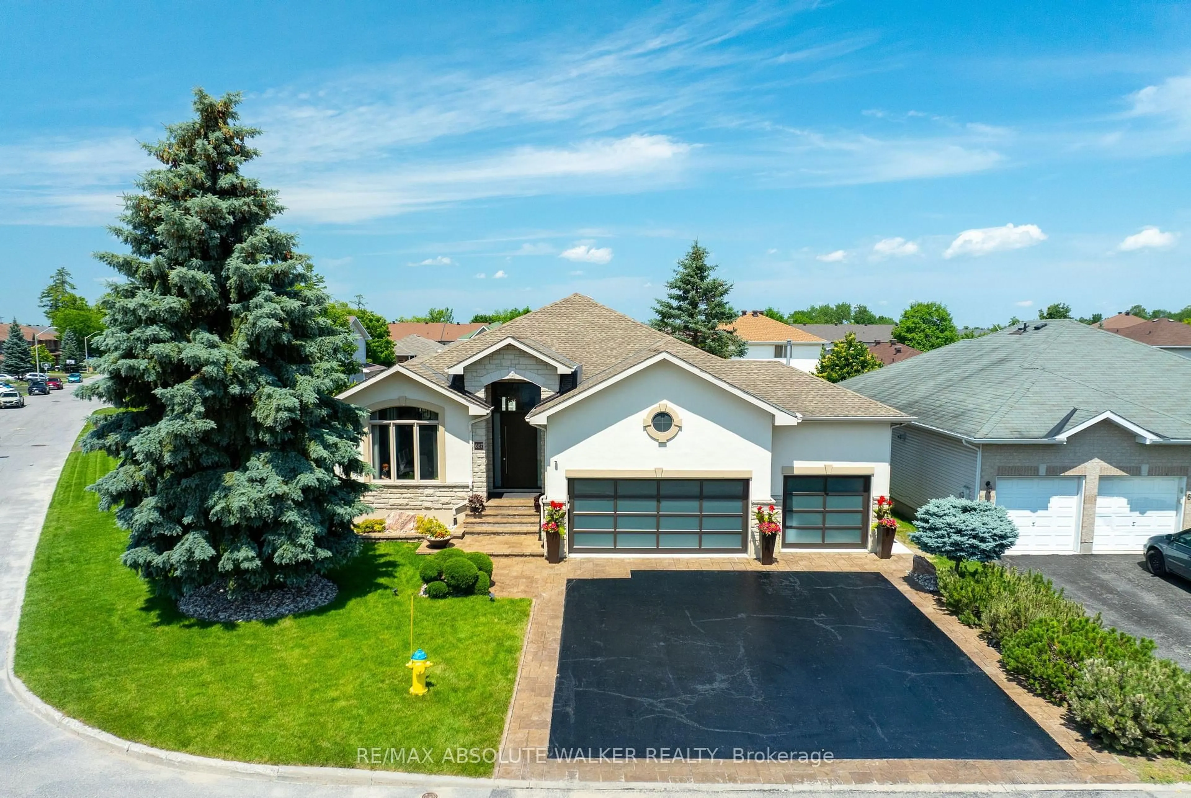 A pic from outside/outdoor area/front of a property/back of a property/a pic from drone, street for 667 Everlasting Cres, Ottawa Ontario K4A 0K3