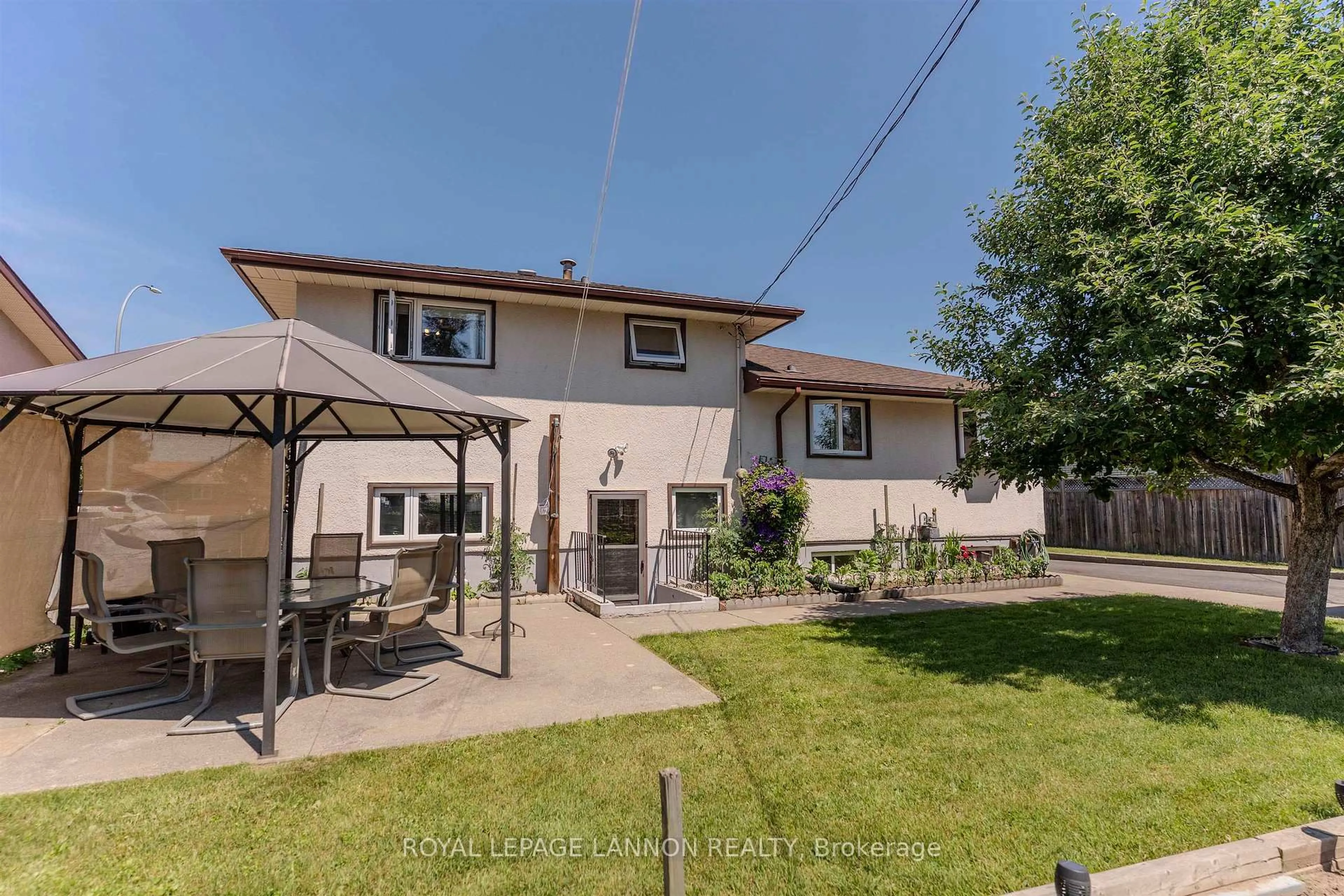 A pic from outside/outdoor area/front of a property/back of a property/a pic from drone, street for 402 Victoria Ave W, Thunder Bay Ontario P7C 1G7