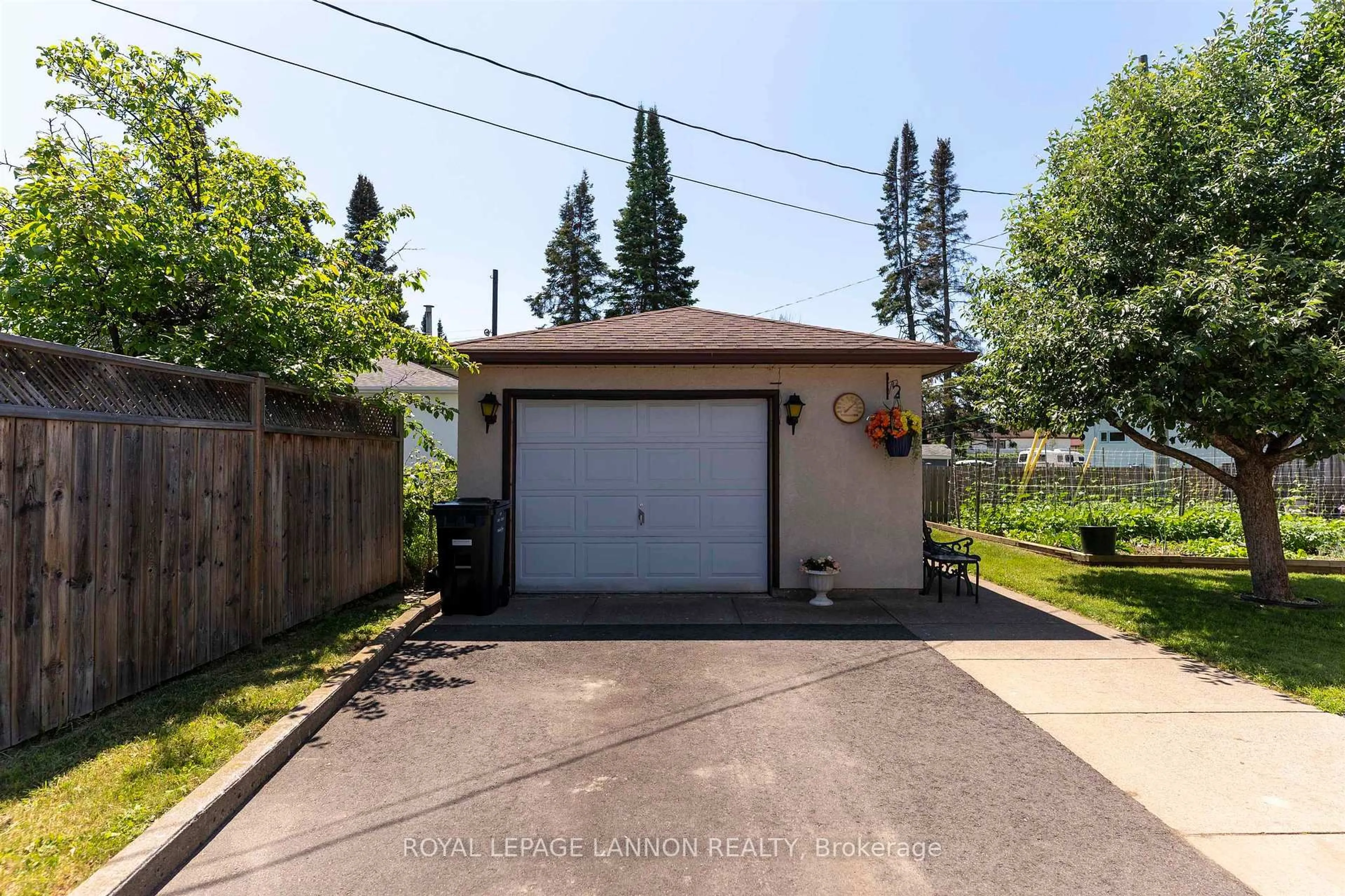 Unknown for 402 Victoria Ave W, Thunder Bay Ontario P7C 1G7
