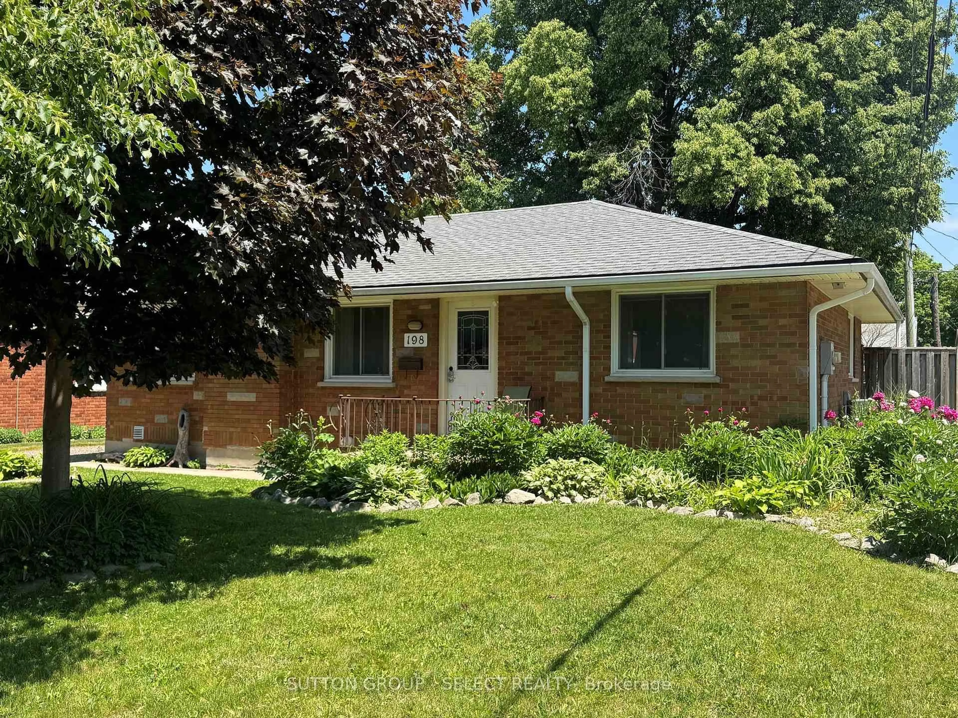 Home with brick exterior material, street for 198 Arlington Cres, London South Ontario N5Z 3E1